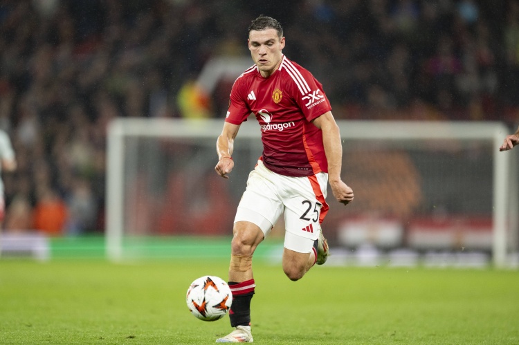  烏加特本賽季每90分鐘攔截+搶斷5.9次，領(lǐng)跑五大聯(lián)賽所有中場