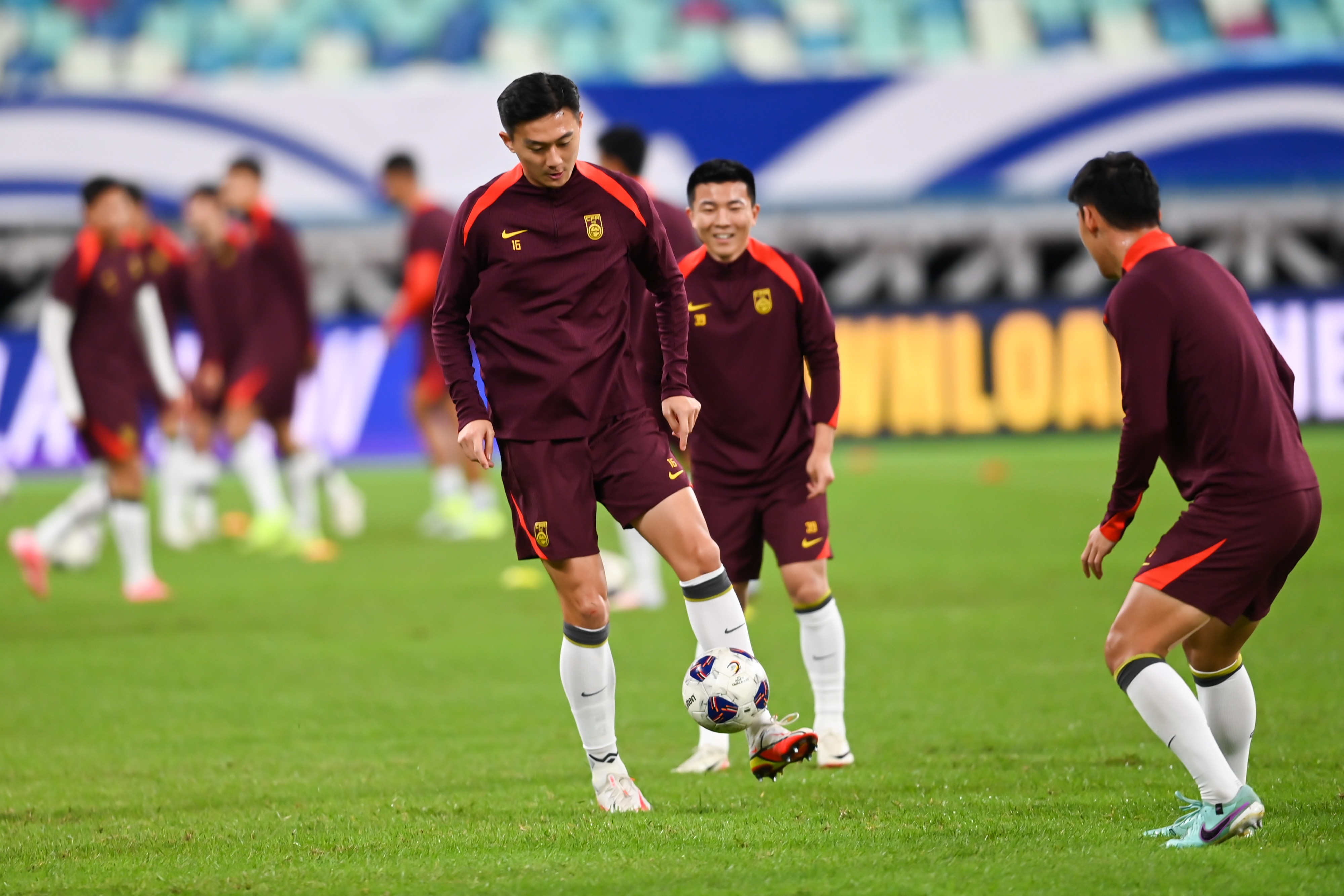  蘇東：韓鵬飛、蔣圣龍要多補(bǔ)位&不要怕難看 國足要充分利用定位球