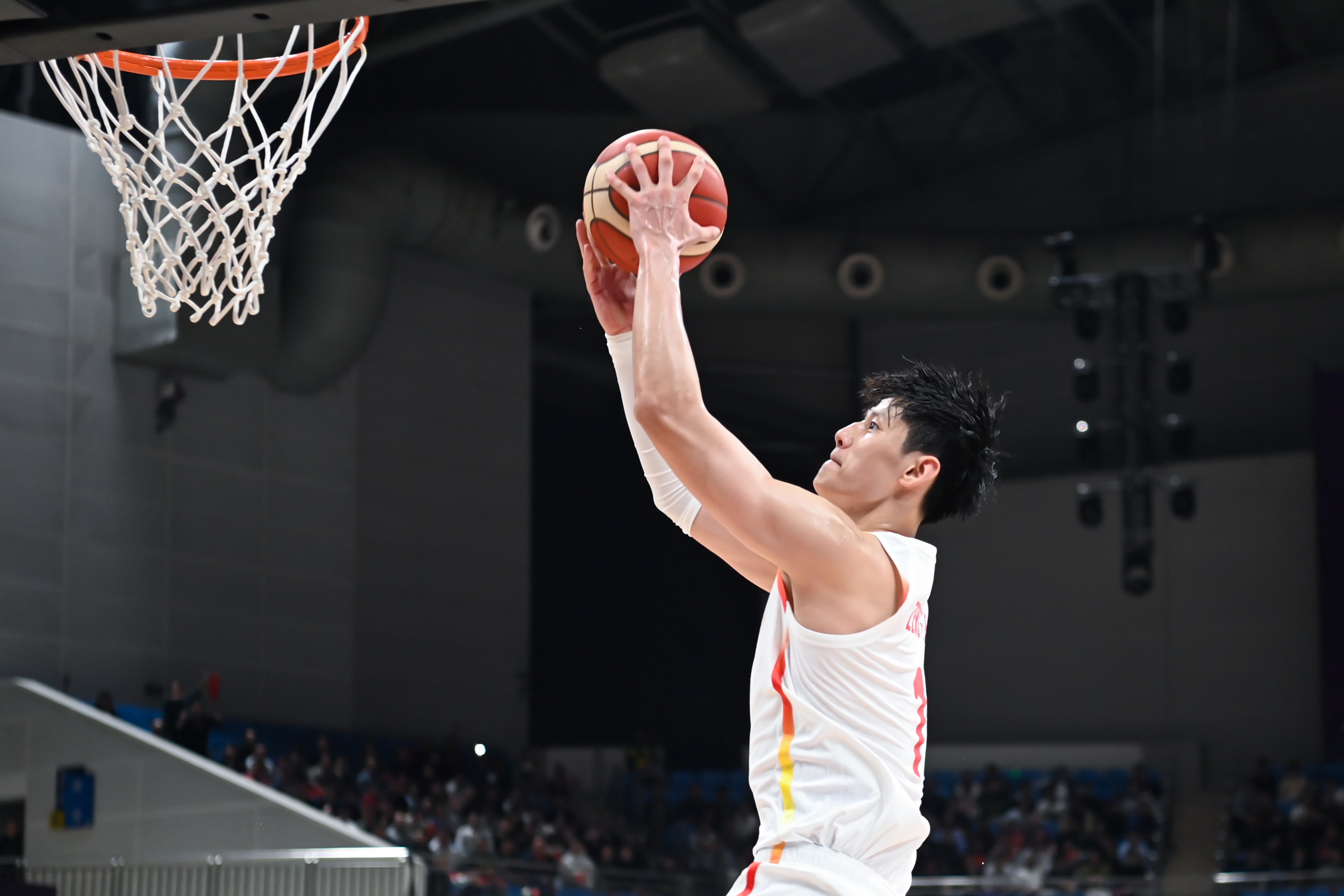  曾凡博：籃球生涯第一個(gè)打爆我的是庫(kù)明加 希望以后多向?qū)O悅學(xué)習(xí)