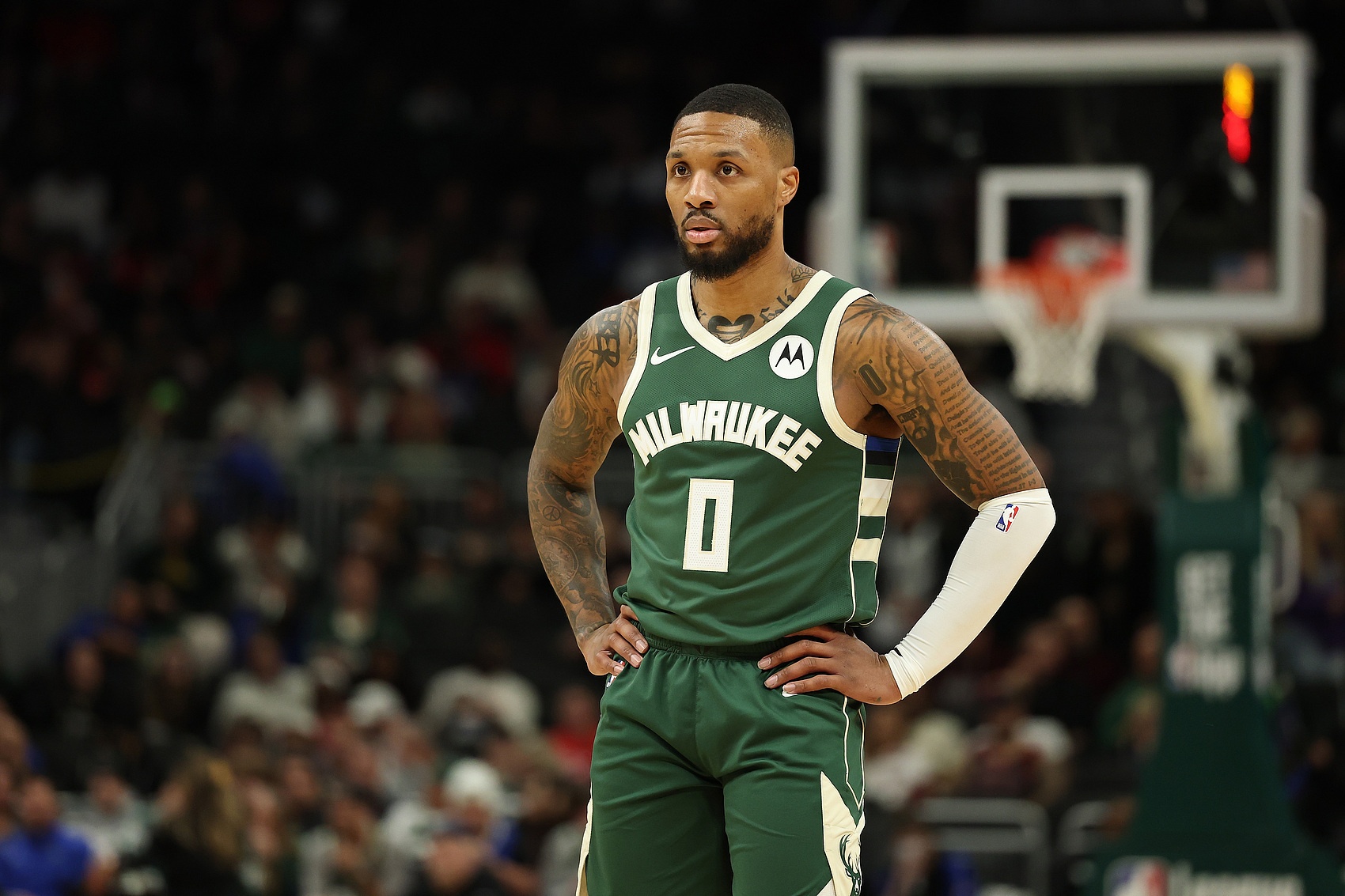  第三節(jié)當綠葉！利拉德第三節(jié)拿8分2助&看字母攻 三節(jié)已轟下34分！