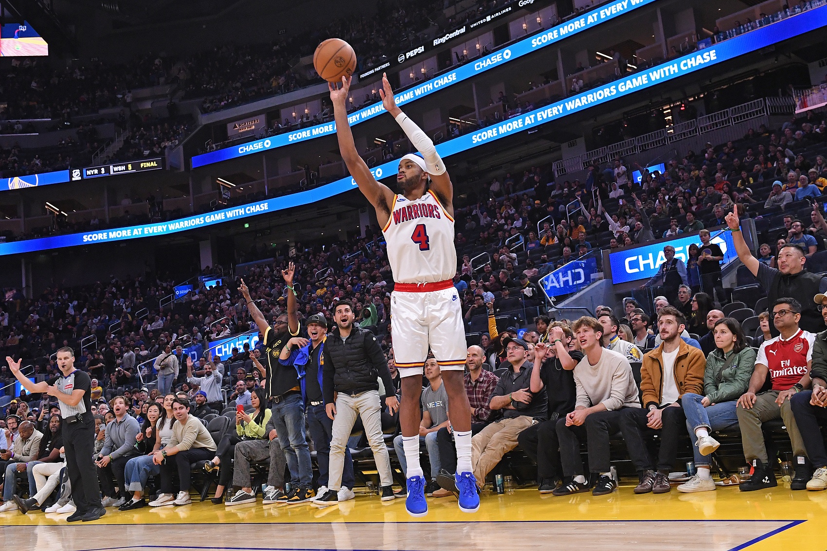  自信滿滿！穆迪上半場(chǎng)6中4得到11分2板2助 三分5中3