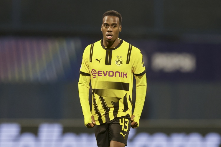  德媒：吉滕斯預(yù)計(jì)今夏離隊(duì)&心儀英超 拜仁賭多特沒歐冠須降價(jià)賣人