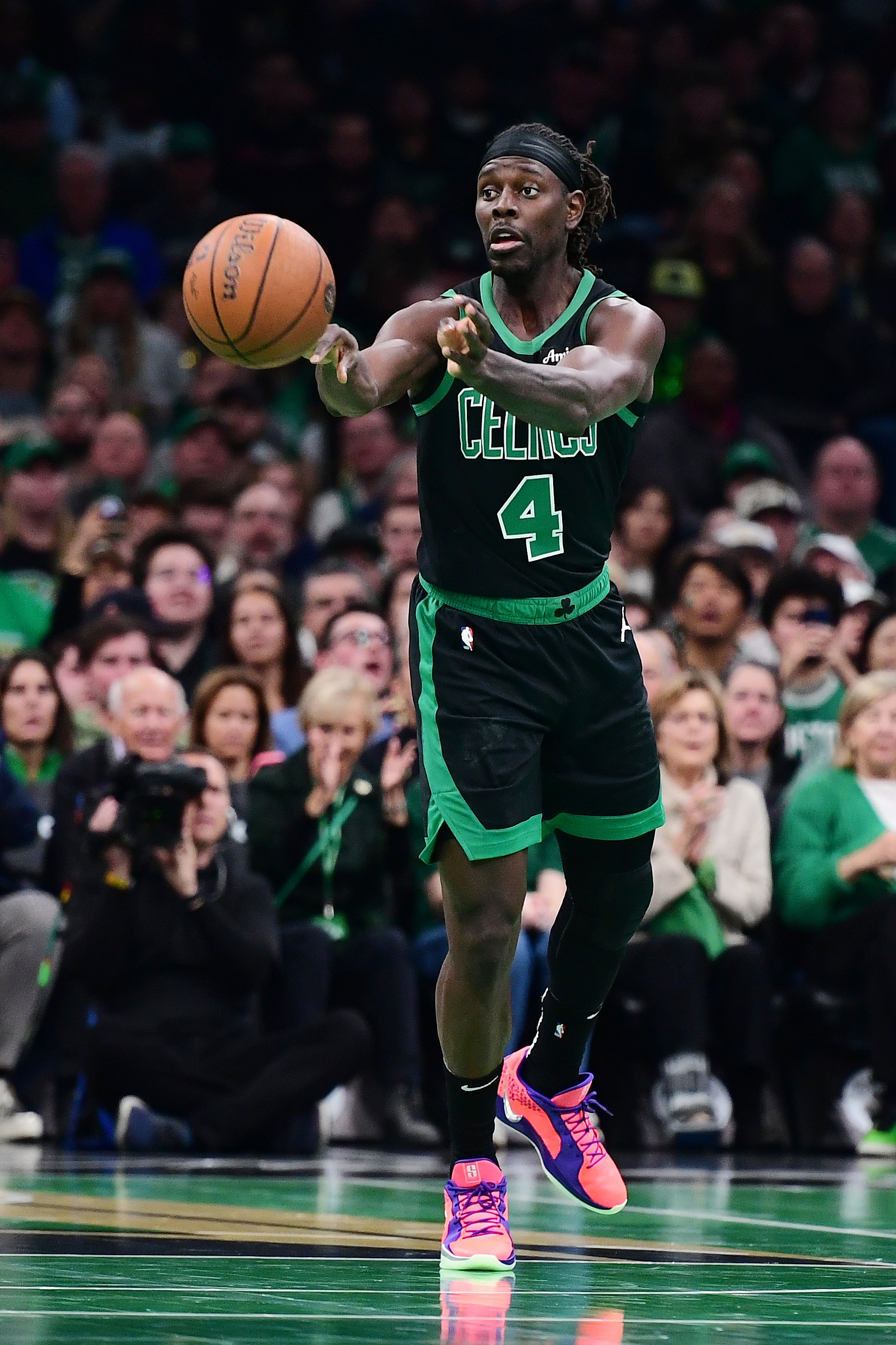  社會(huì)我朱哥！霍勒迪15中10得25分4板3助1斷2帽 三分8中5