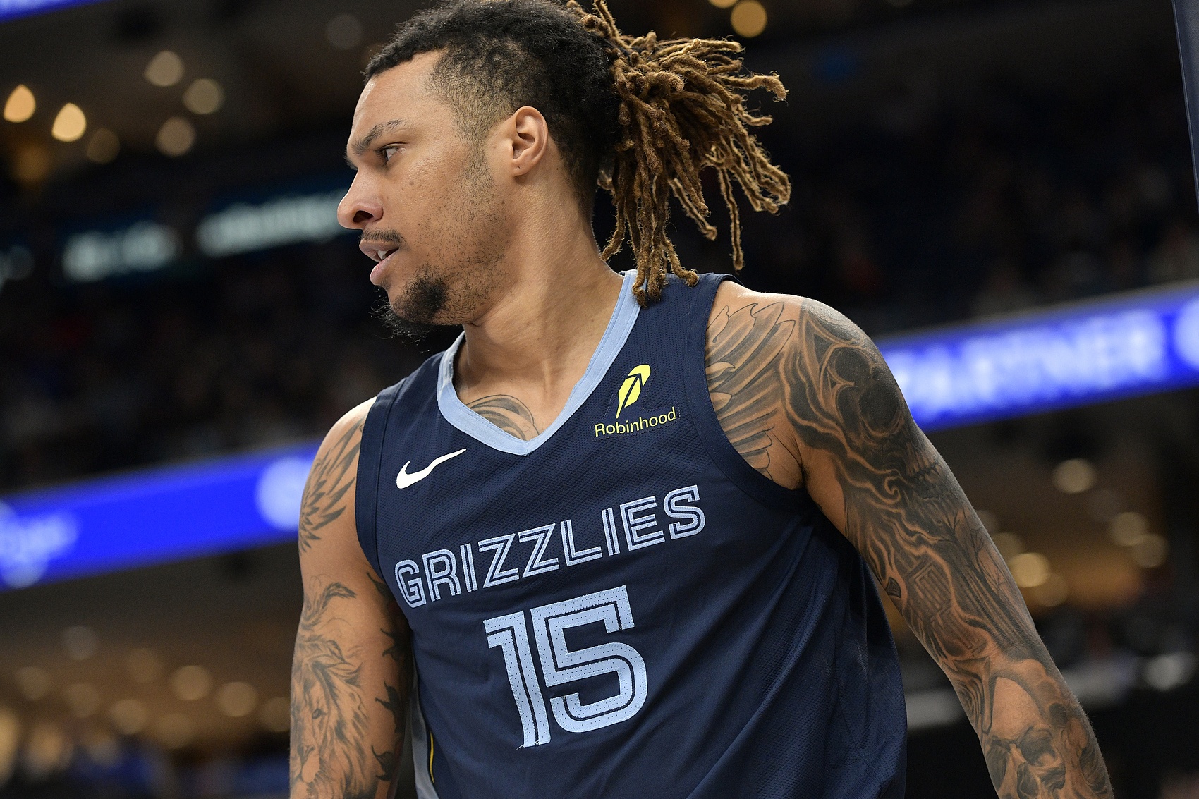  灰熊官方：克拉克采用非手術(shù)治療方案 預(yù)計(jì)下賽季開(kāi)始前完全康復(fù)