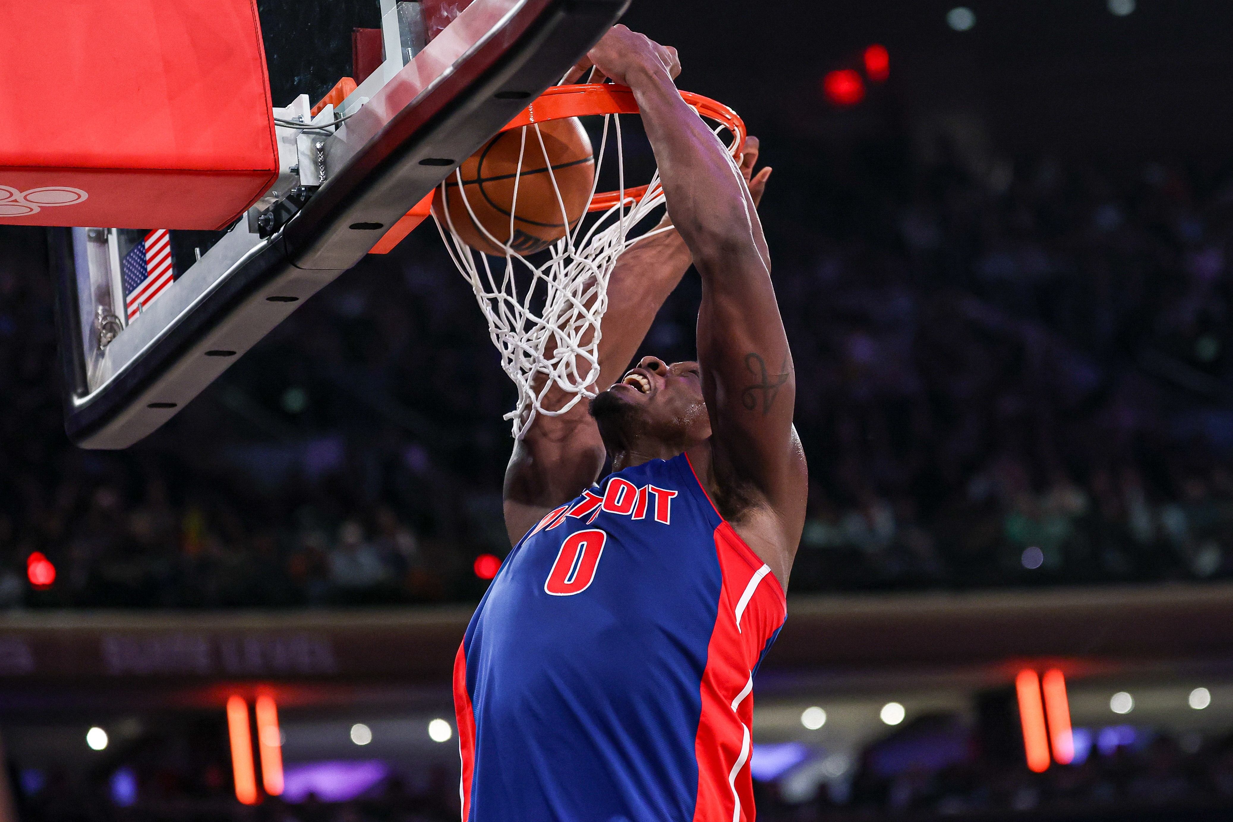  真實(shí)用！杜倫10中6拿到16分12板6助 正負(fù)值+10