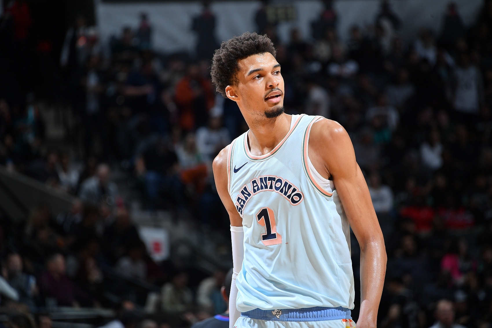  今天外線真熱呀！文班亞馬首節(jié)9分鐘 三分4投全中轟下14分5板！