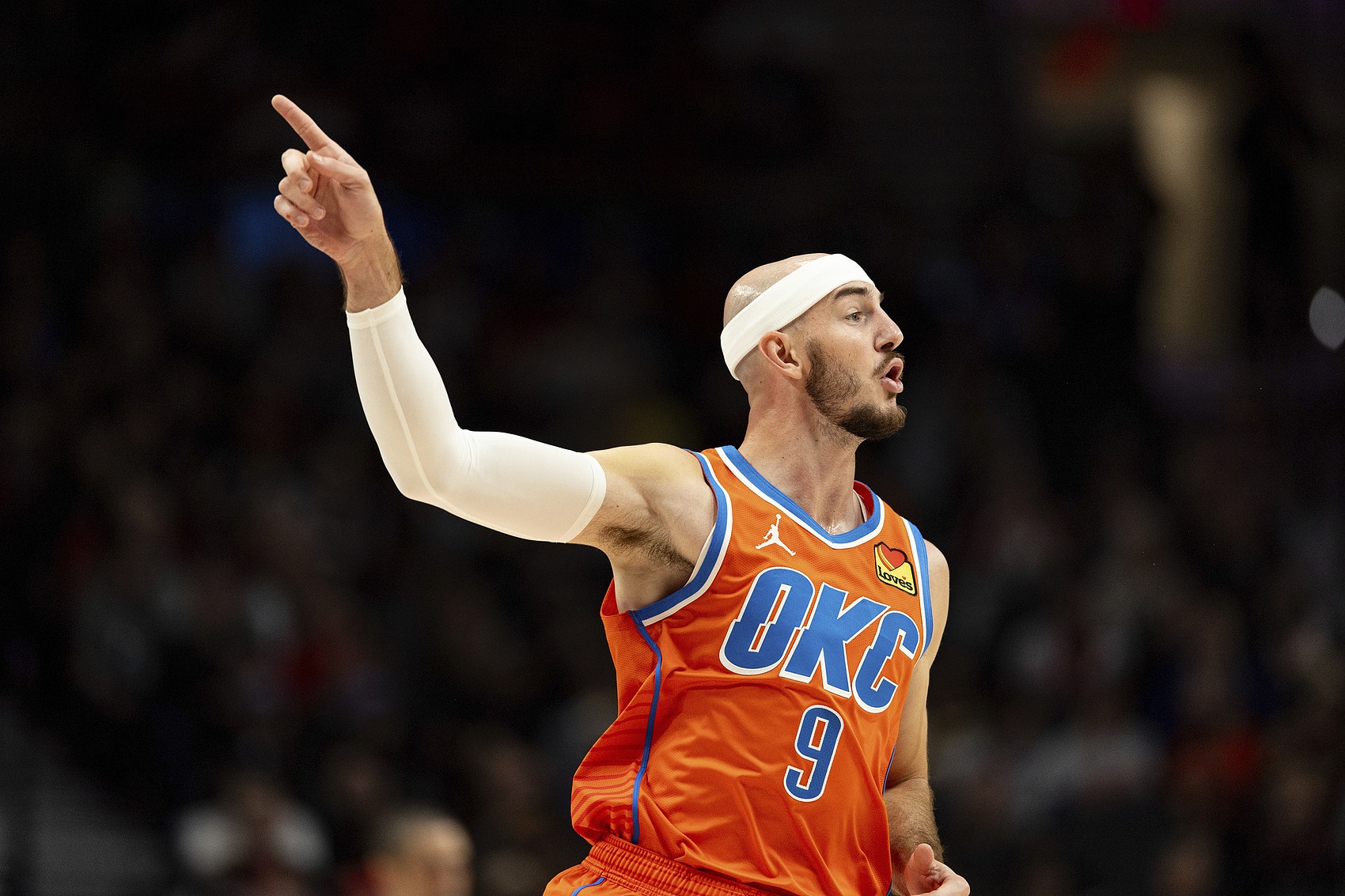  禿然的自我！卡魯索半場三分5中4拿到12分4助 正負(fù)值+17