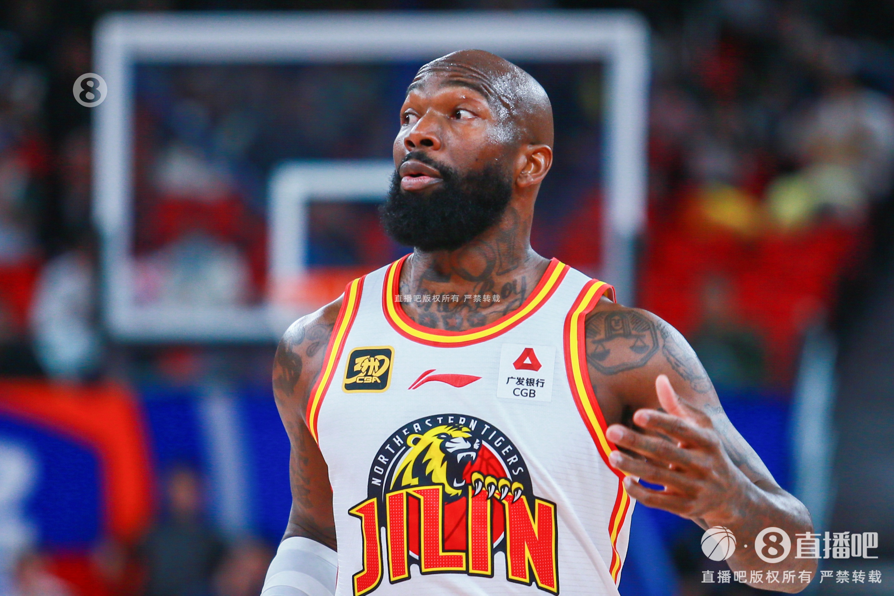  效率低！瓊斯24投8中&三分6中2 拿到25分6板13助2斷