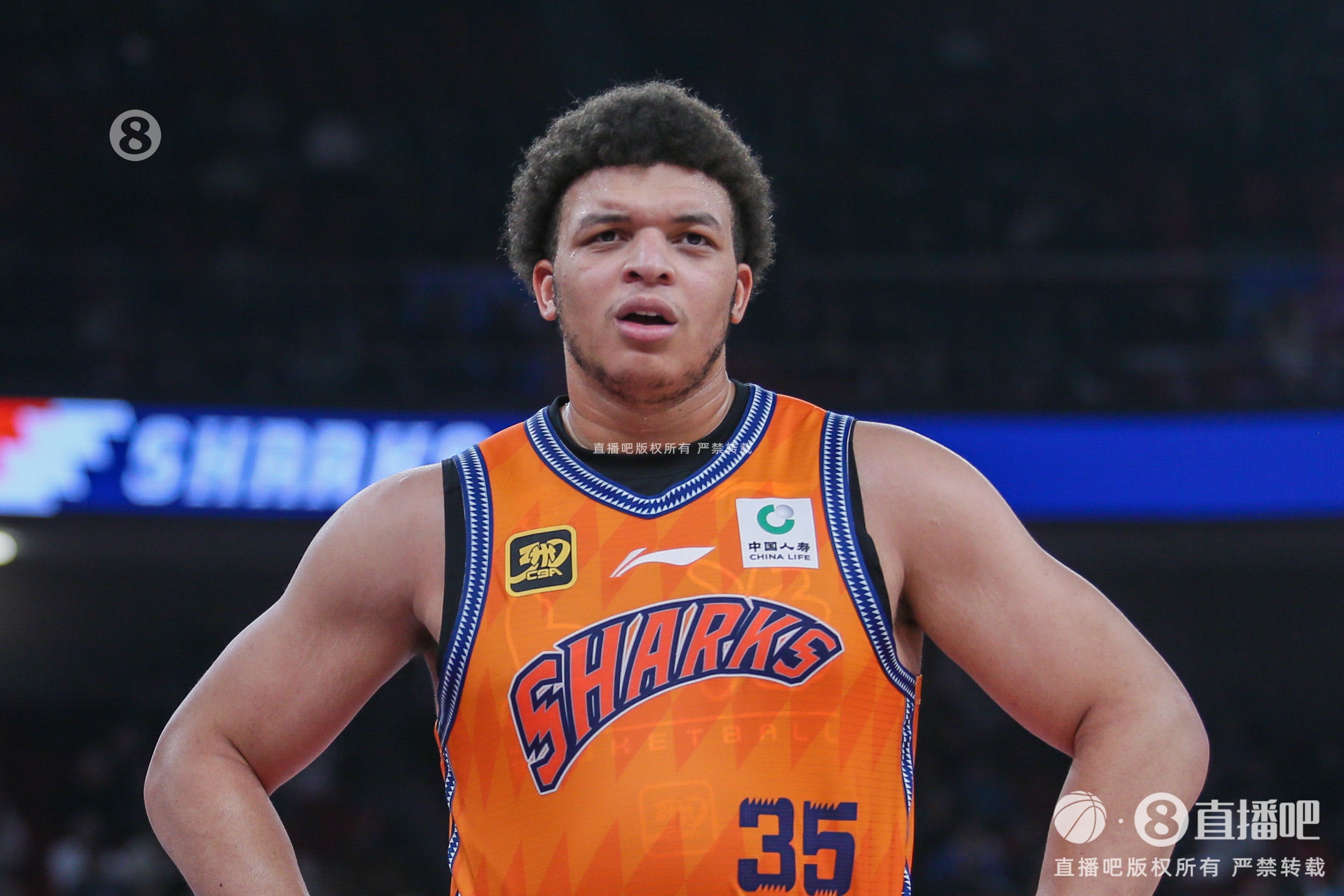  能攻能傳很全面！洛夫頓半場12中7&罰球8中5砍下20分7板7助