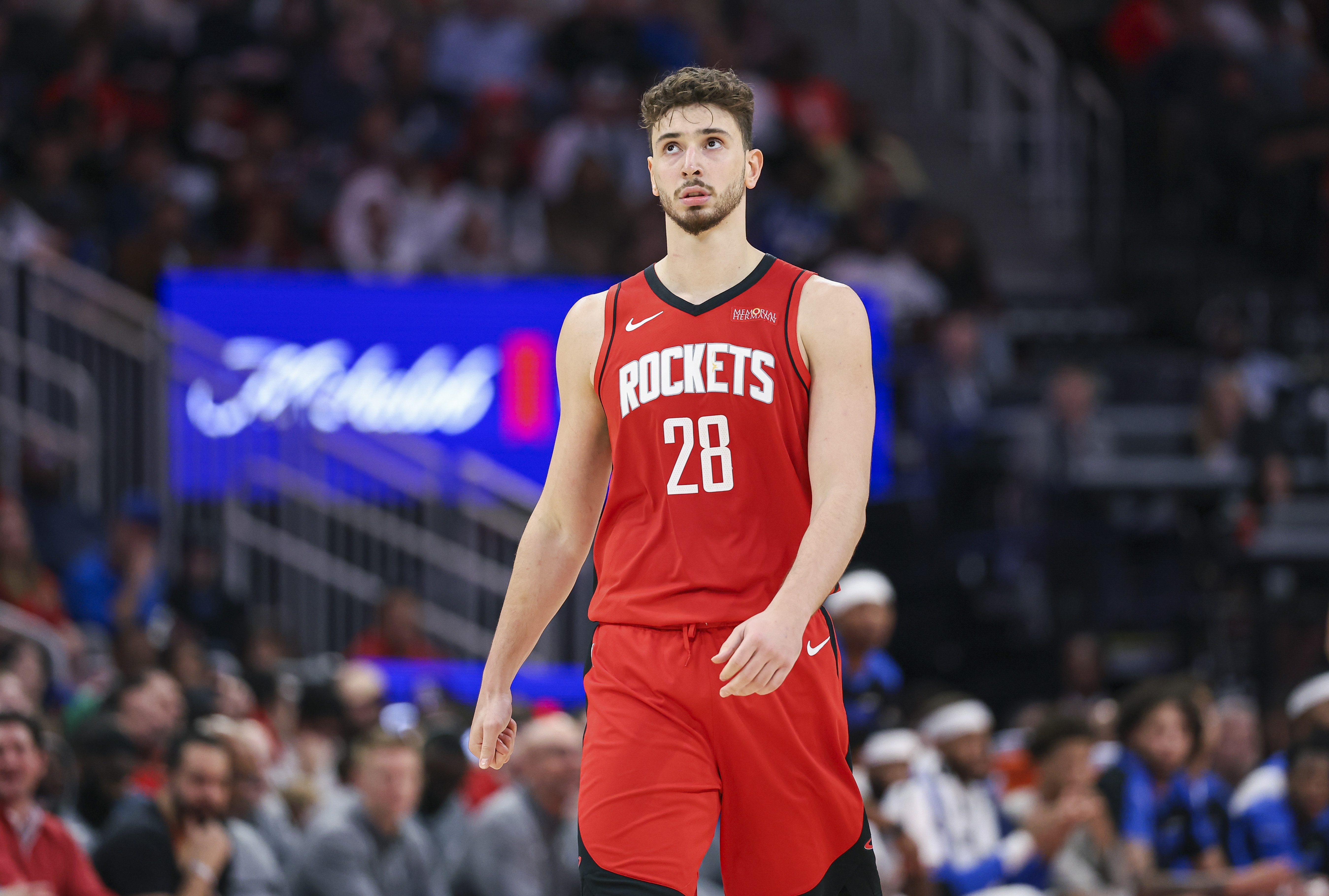  希望無(wú)礙！申京開(kāi)場(chǎng)3分鐘腰部不適被換下場(chǎng)&再?zèng)]上場(chǎng) 3中0拿3籃板