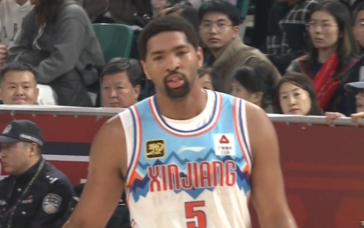  狀態(tài)出色！勞森首節(jié)打滿10分鐘5中4高效拿到11分2板1斷