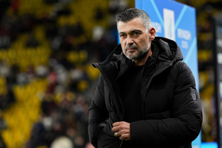  鐵漢柔情！孔塞桑賽后允許小球迷登上米蘭大巴面見球員們