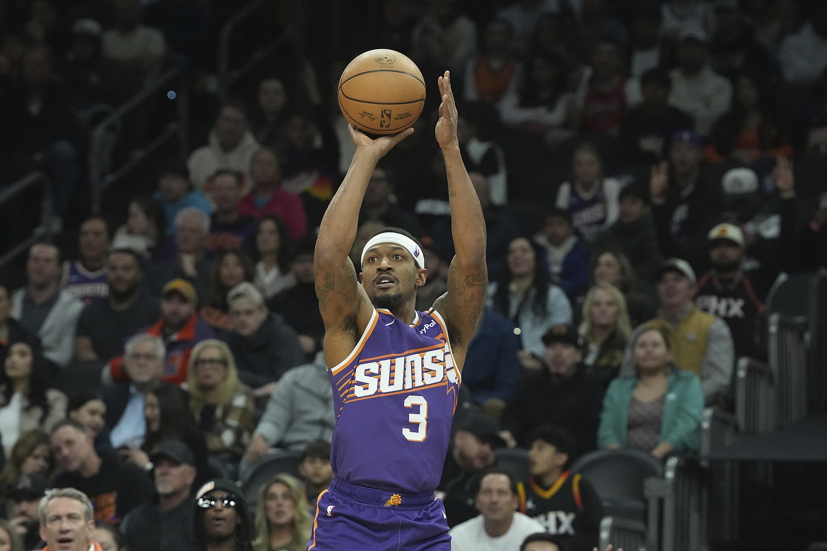  啞火！比爾上半場(chǎng)4投0中沒(méi)有得分 拿到2板2助 正負(fù)值-18