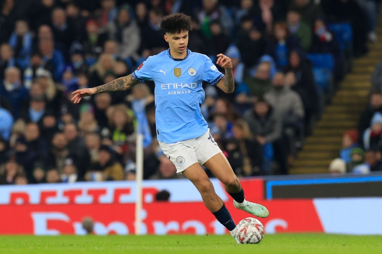  奧賴?yán)スm德破門是其曼城生涯首個助攻，隨后完成雙響