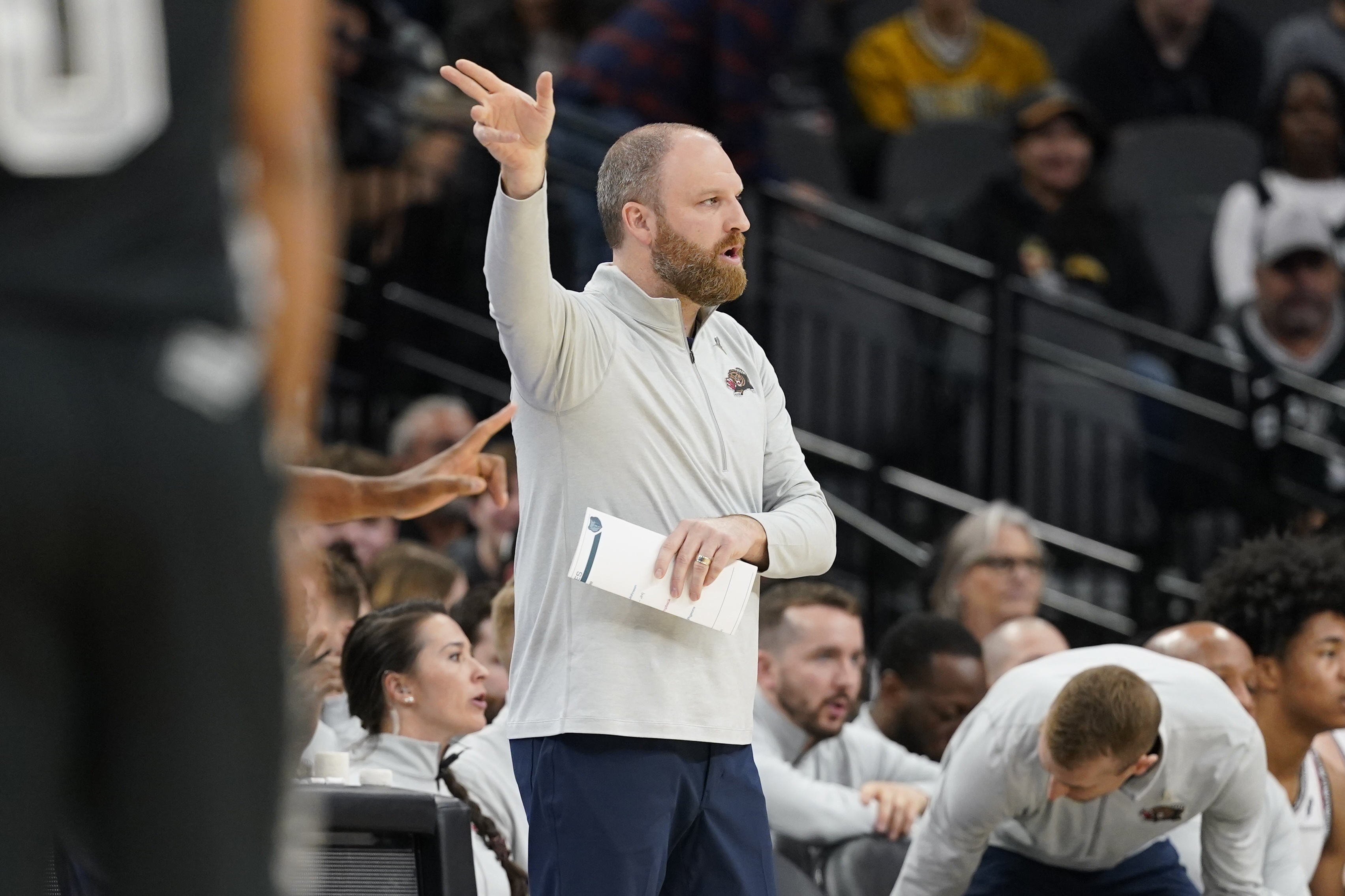  灰熊記者：詹金斯和球隊(duì)總經(jīng)理克萊曼互相指責(zé) 沒人對事情負(fù)責(zé)