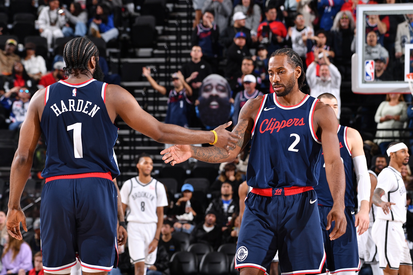  一節(jié)就花？快船首節(jié)42-22領(lǐng)先步行者20分 小卡3中3&科菲3中3