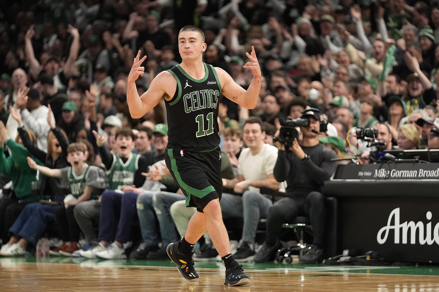  命中率42.2%！美記：聯(lián)盟聯(lián)系普理查德參加三分大賽 但他拒絕了