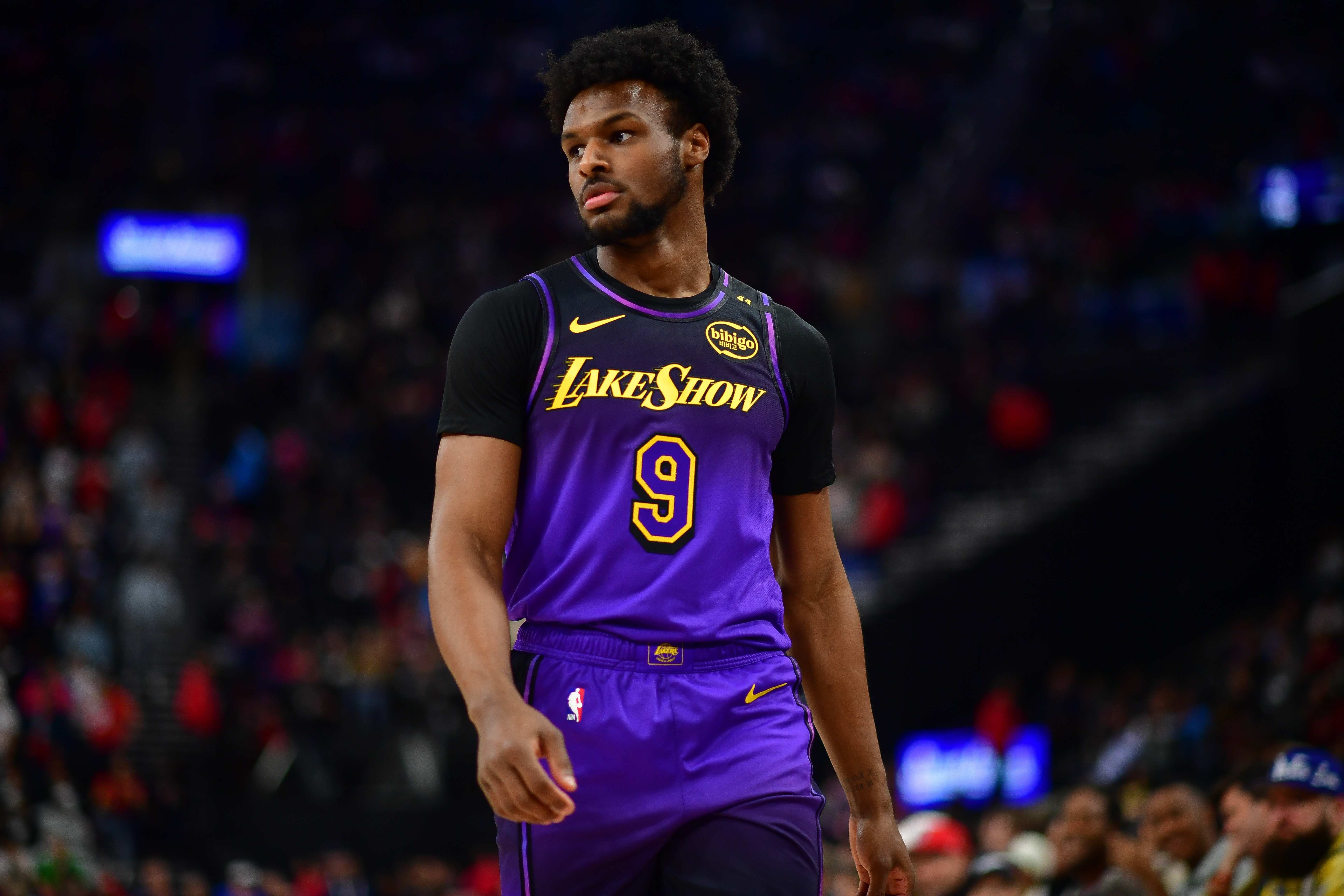  輪換提前了！布朗尼首節(jié)獲4分鐘出場時間 三分1中1得5分1板