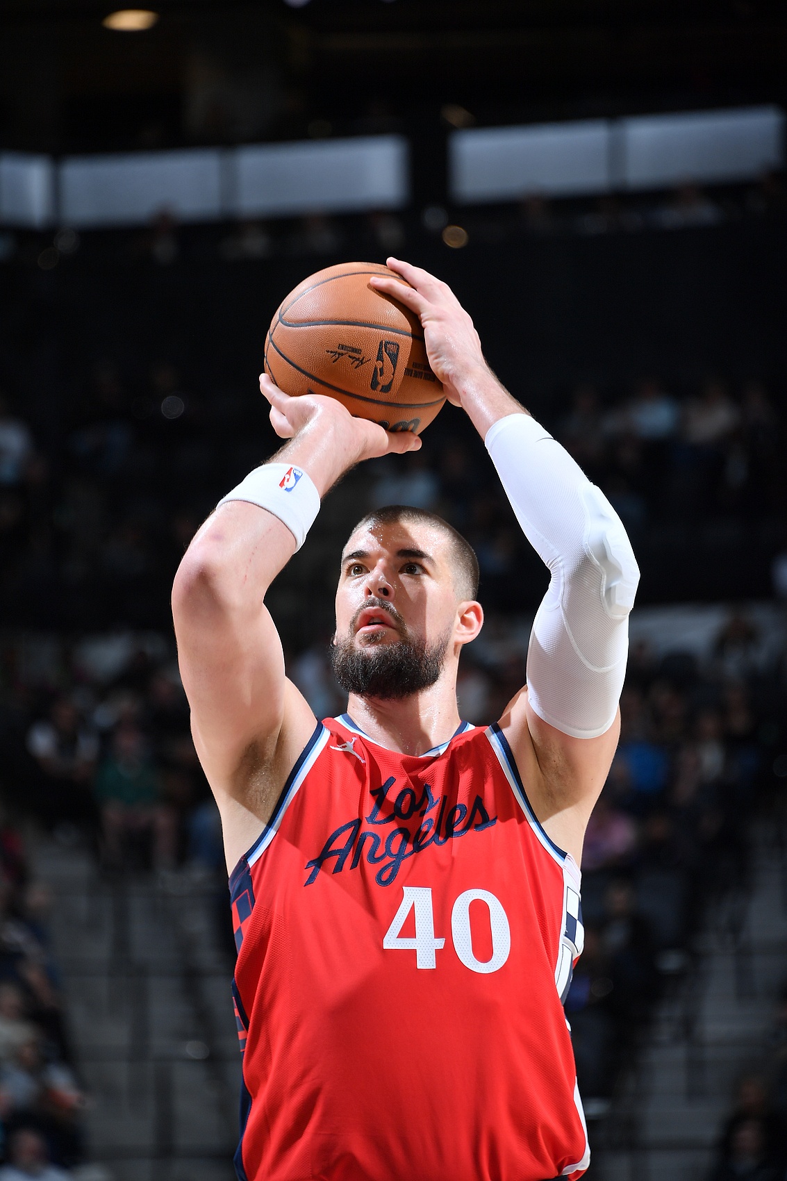  攻防建功！祖巴茨半場填滿數(shù)據欄 5中4拿9分7板3助1斷2帽