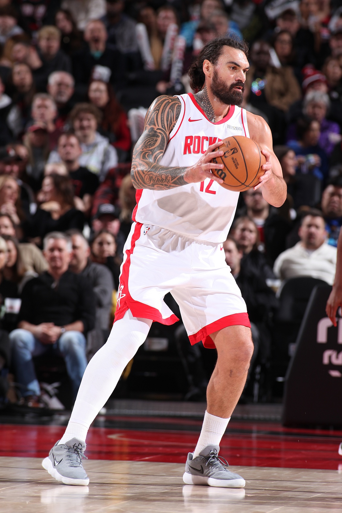  一柱擎天！亞當(dāng)斯6中5得到11分17板1助 爆搶11個進攻板