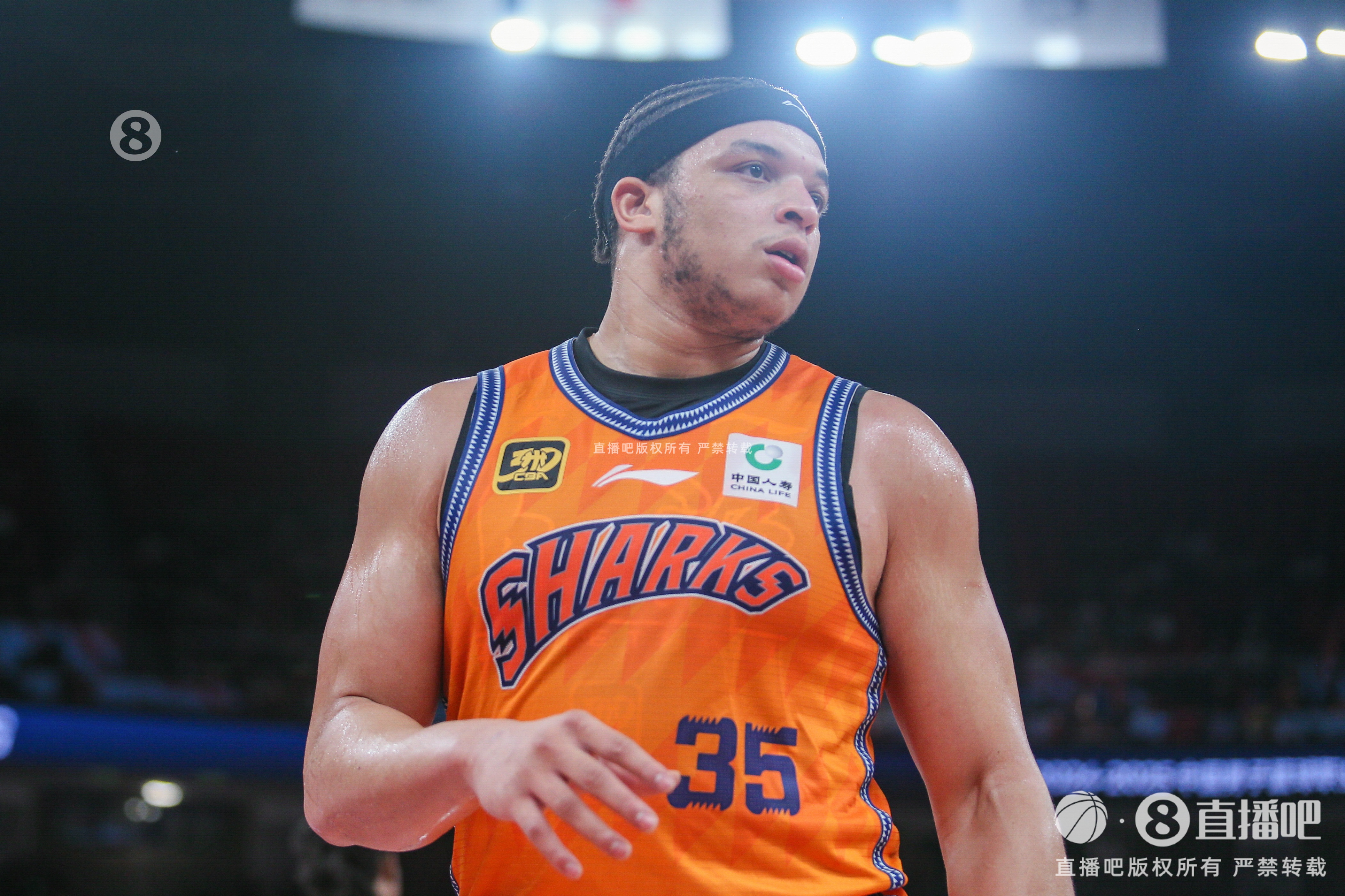  予取予求！洛夫頓半場9中6砍并列最高16分外加8板 正負值+10