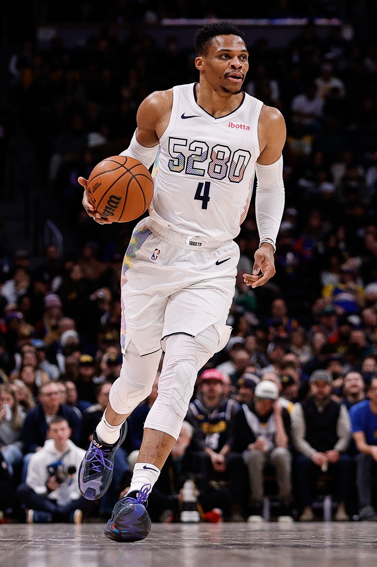  我來給你們喂！威少復(fù)出半場送出5助攻 得到3分&正負(fù)值高達(dá)+15！