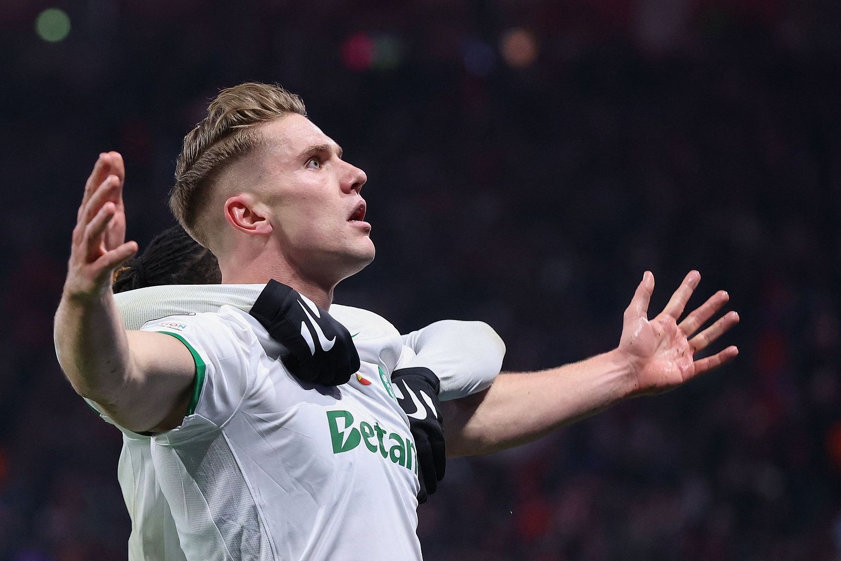  恐怖如斯！26歲約克雷斯點(diǎn)射雙響，本賽季42場42球11助