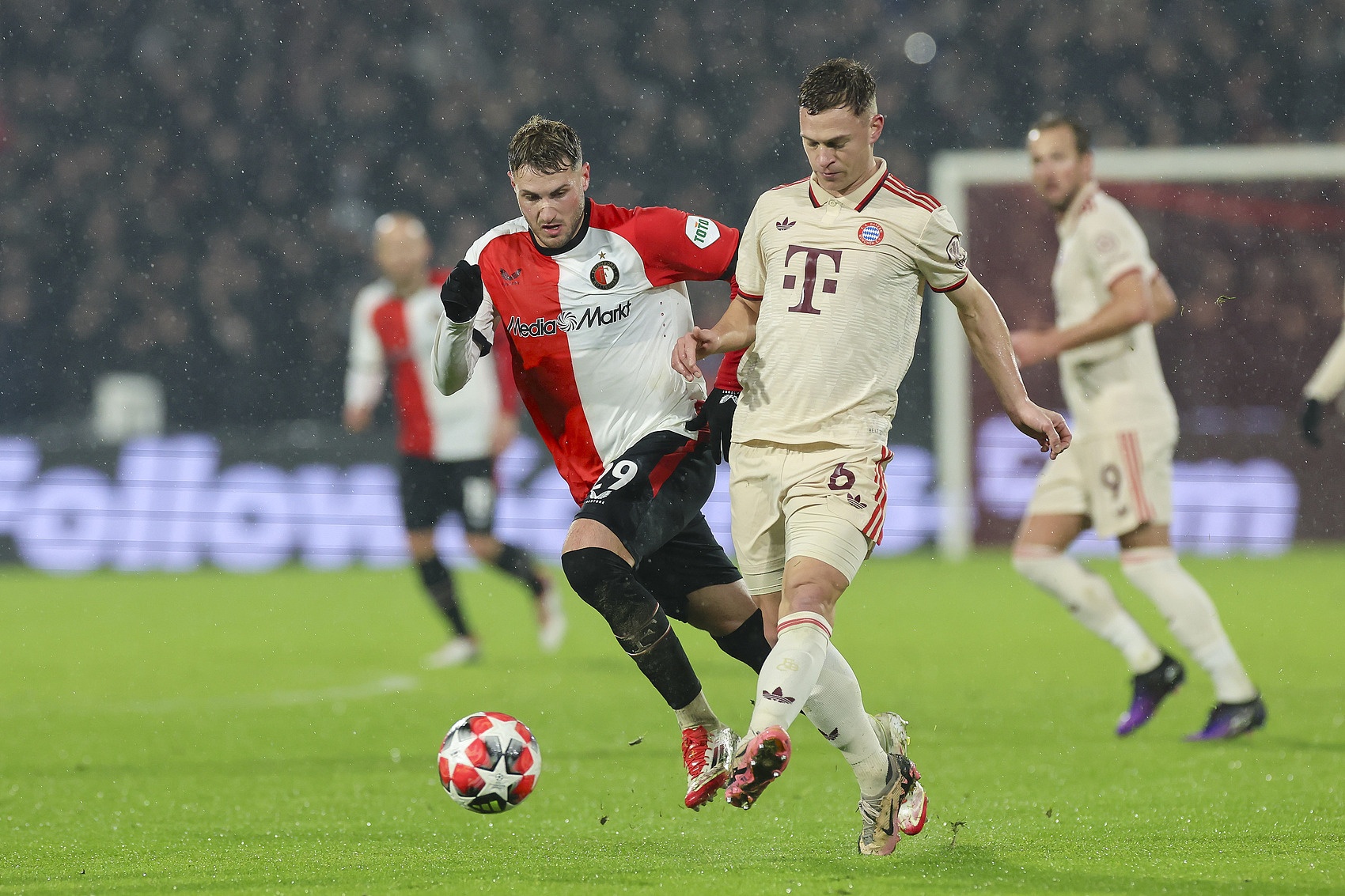  記者：基米希明確表示愿意續(xù)約，拜仁今日將開會&可能做出決定