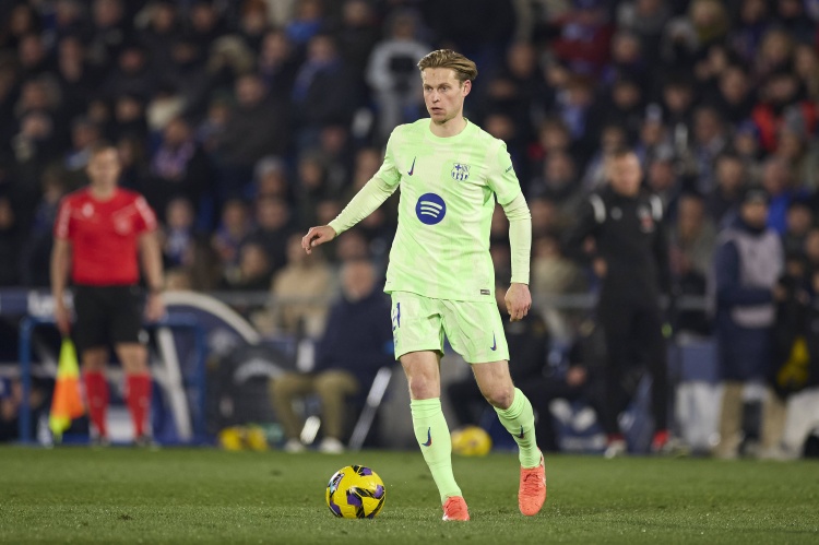  世體：德容有著堅(jiān)定的留隊(duì)意愿，他對(duì)和巴薩續(xù)約感到樂(lè)觀