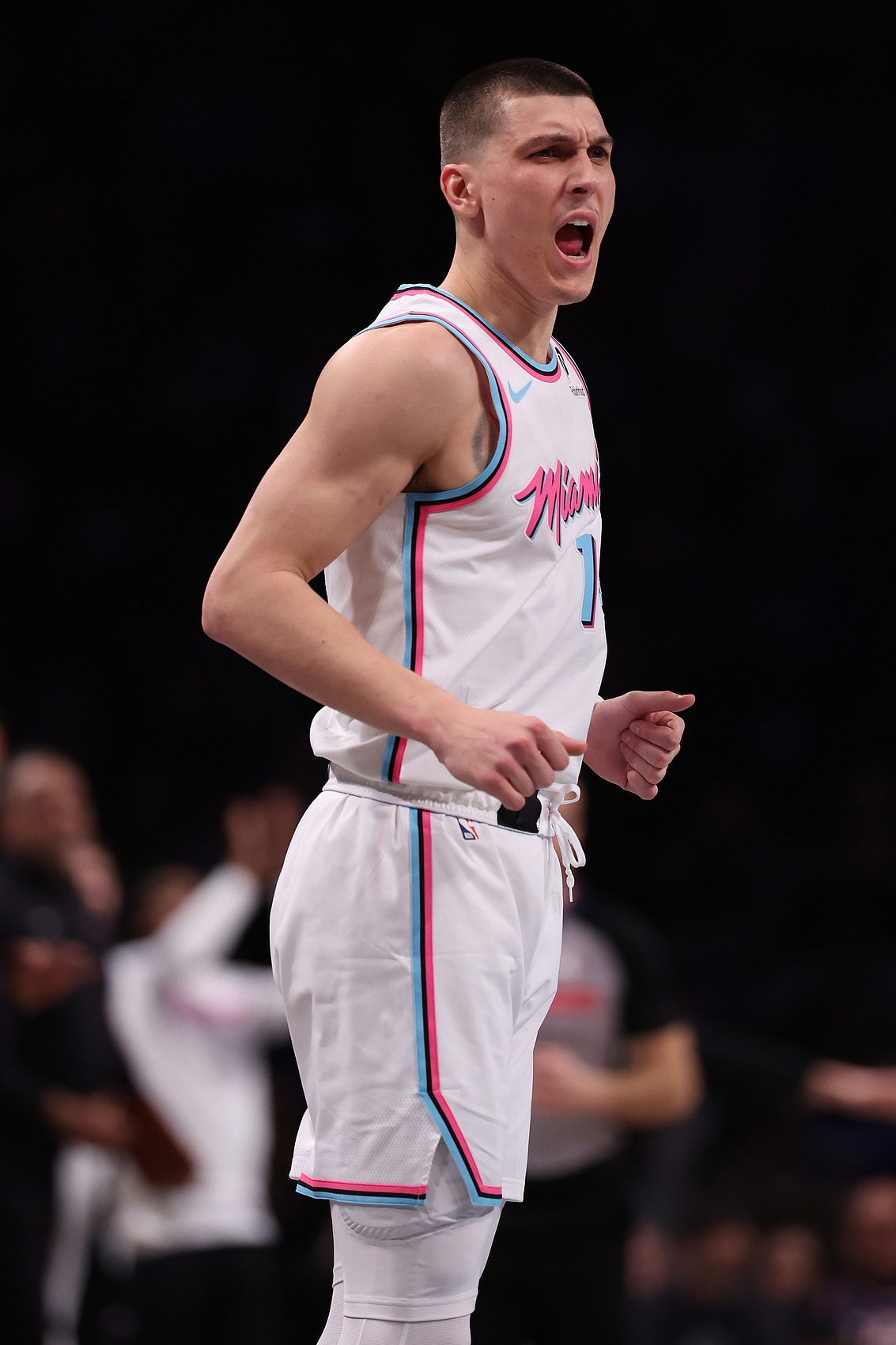  4連勝期間的希羅場(chǎng)均28.8分5.3助3.8記三分 真實(shí)命中率81.6%