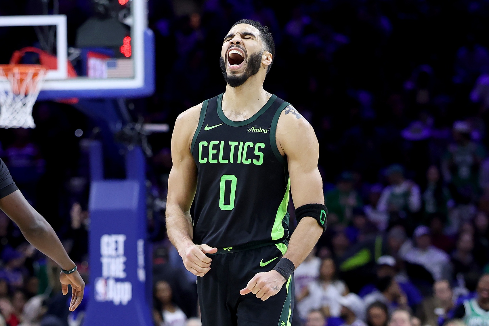  大爆發(fā)！塔圖姆第三節(jié)8中6高效砍下19分1板2助&分差20分