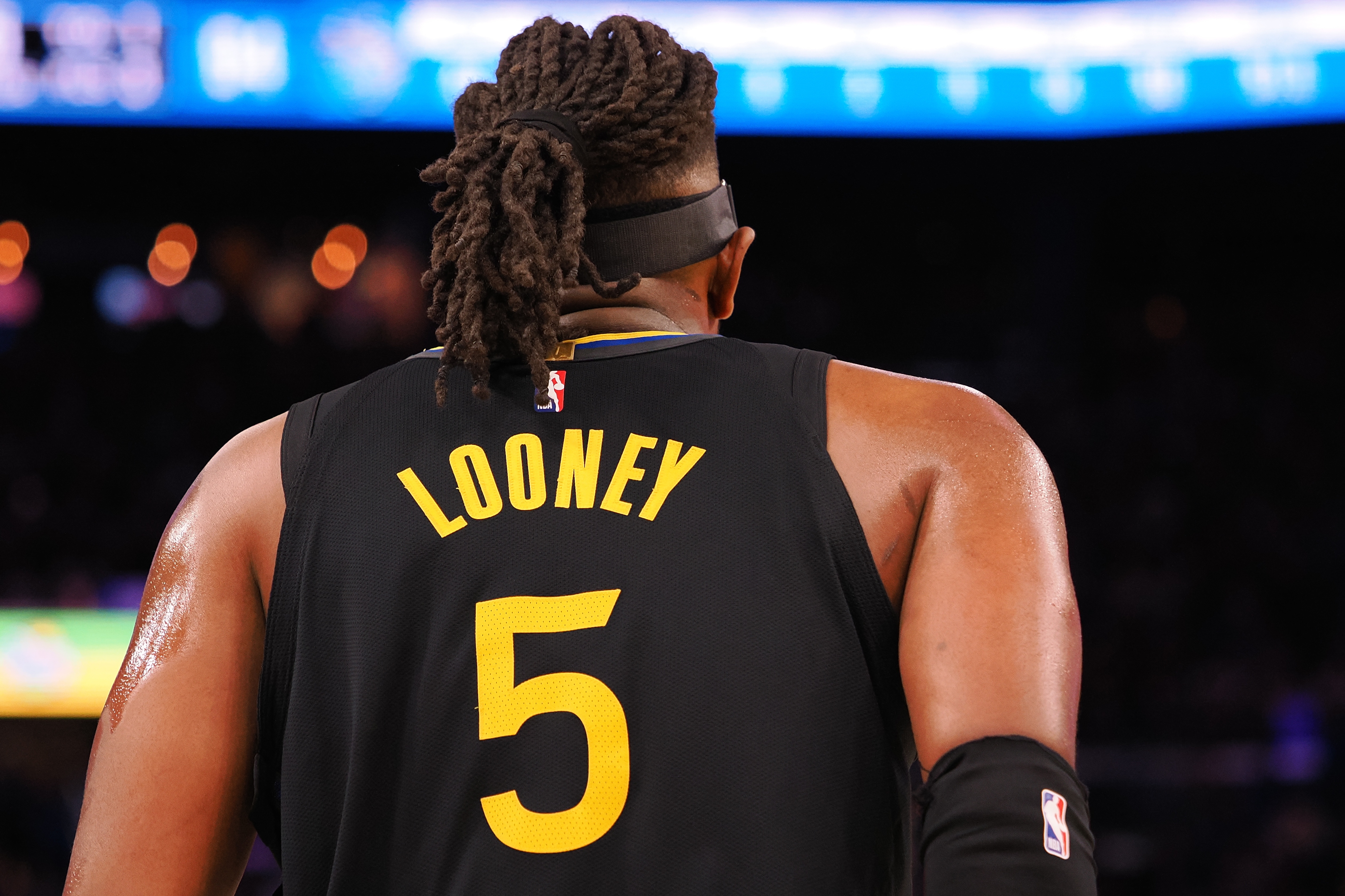  犯規(guī)引起不滿！盧尼3中2拿到4分3板2助