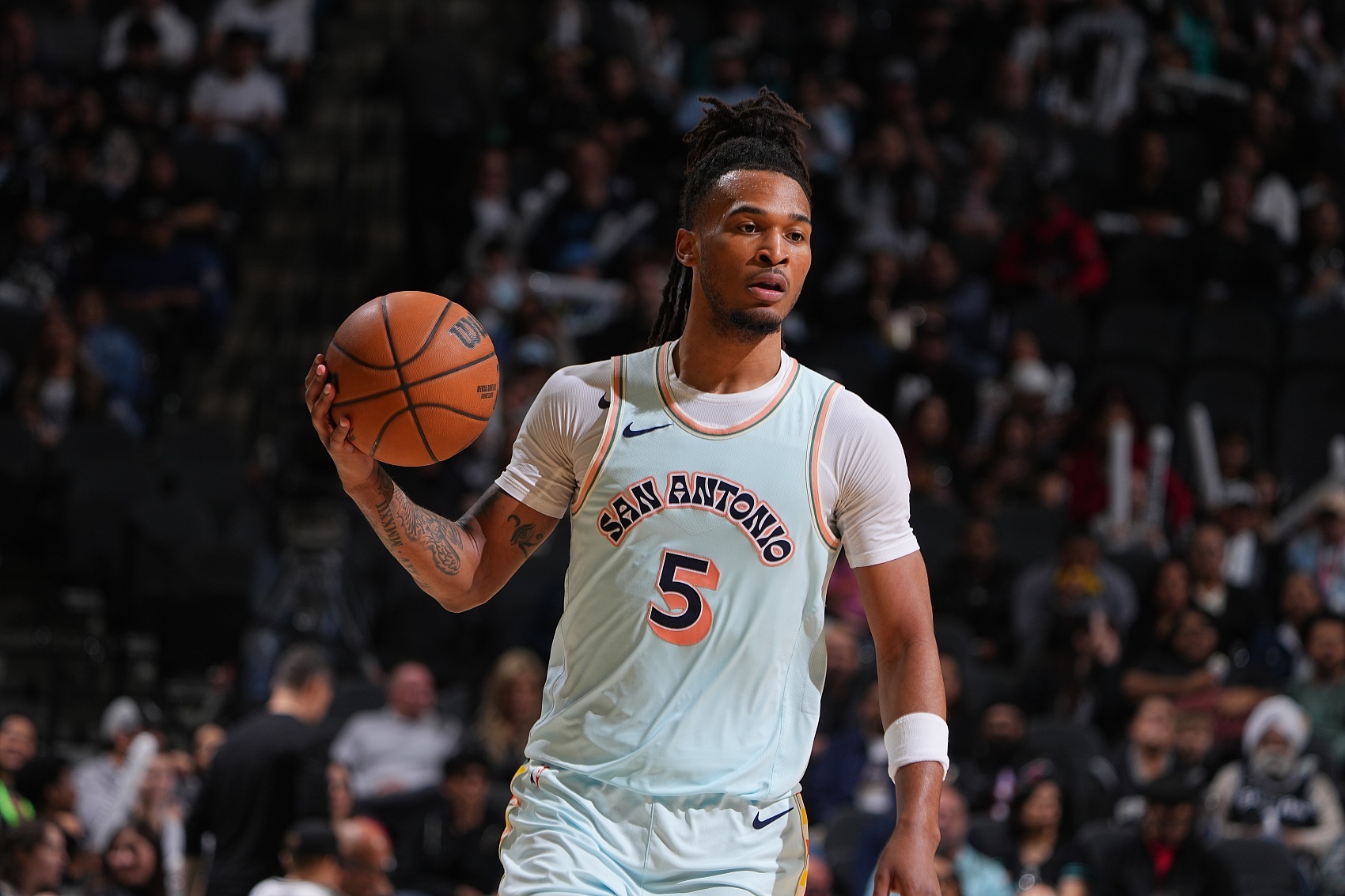  非賣品！卡斯?fàn)柹习雸?chǎng)8中5得到16分1板2助 三分4中2