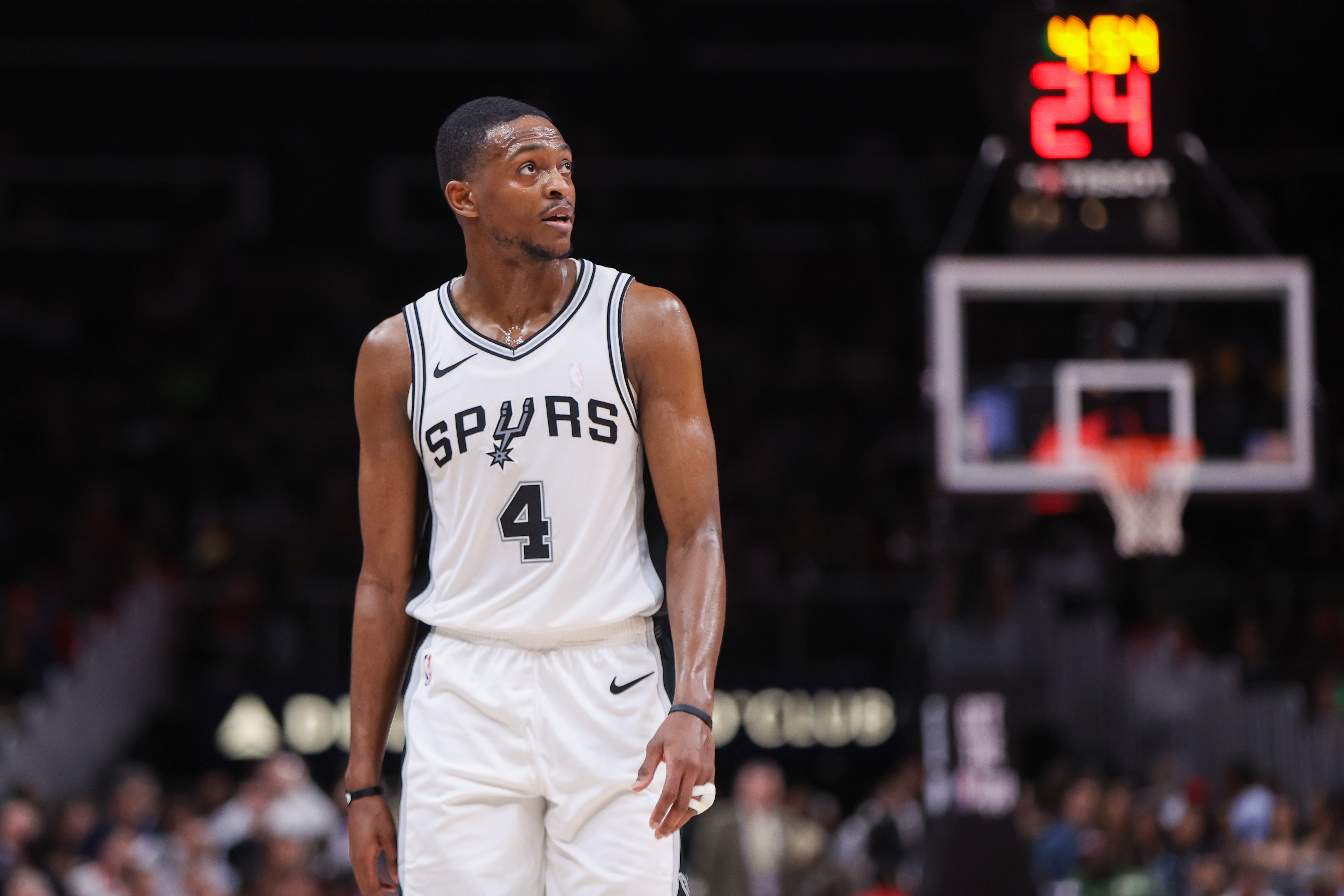  頻頻殺傷！福克斯半場罰球10中9獨得15分 正負(fù)值+18