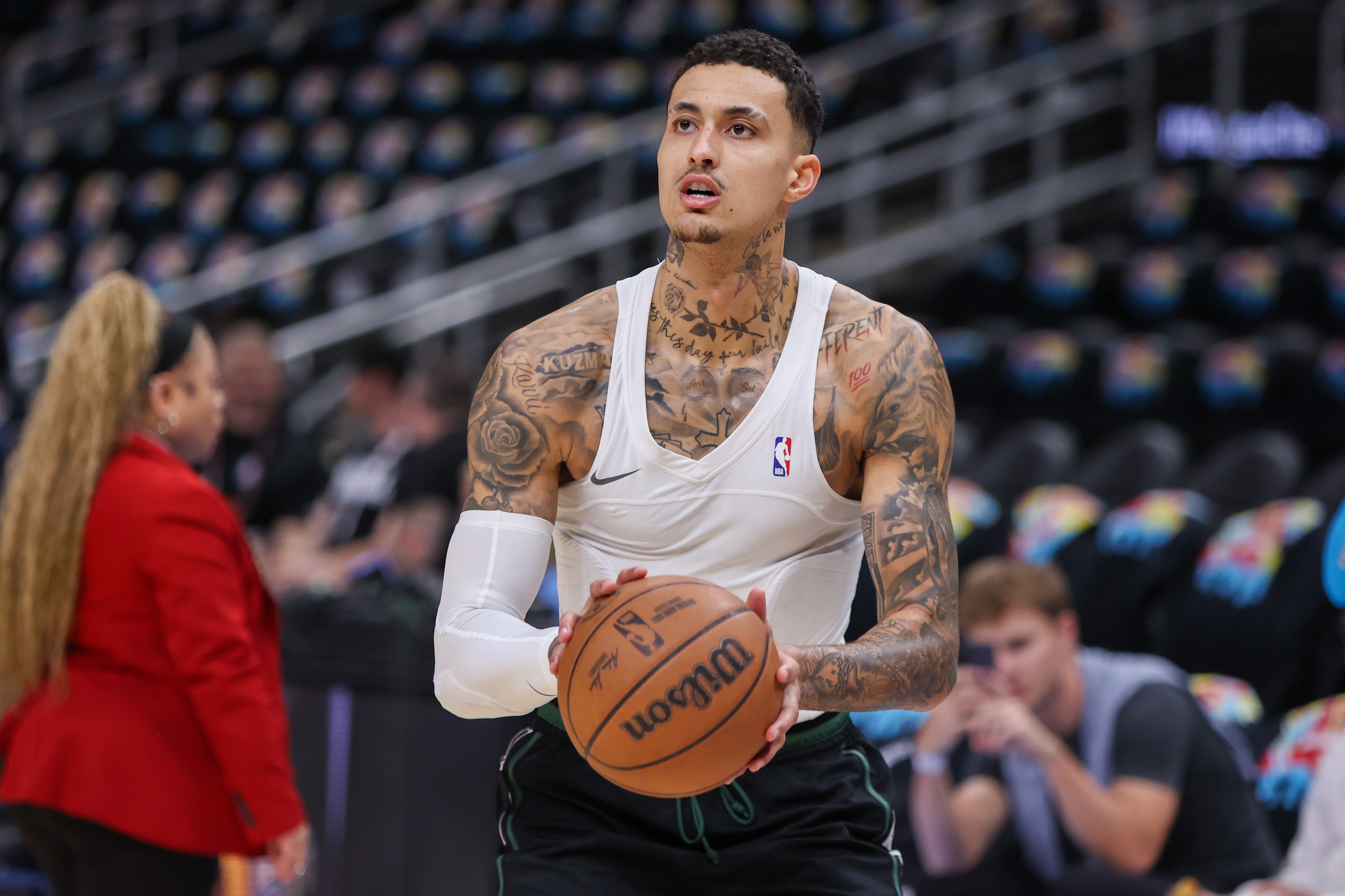  首秀可以！庫(kù)茲馬半場(chǎng)9中4&3記三分拿到12分3板1助