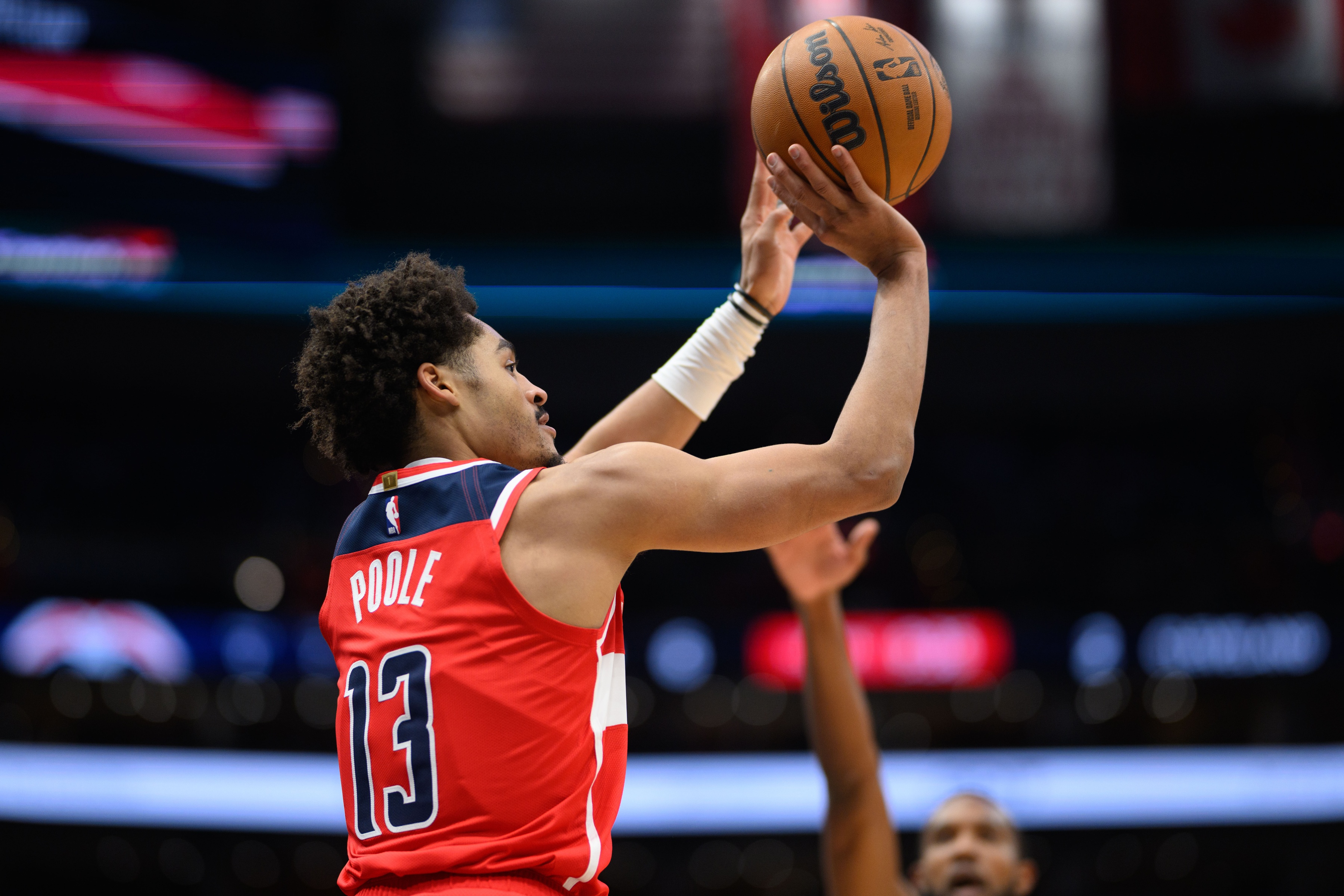  復(fù)出狀態(tài)不錯(cuò)！普爾半場8中5&三分6中4拿到17分&填滿數(shù)據(jù)欄