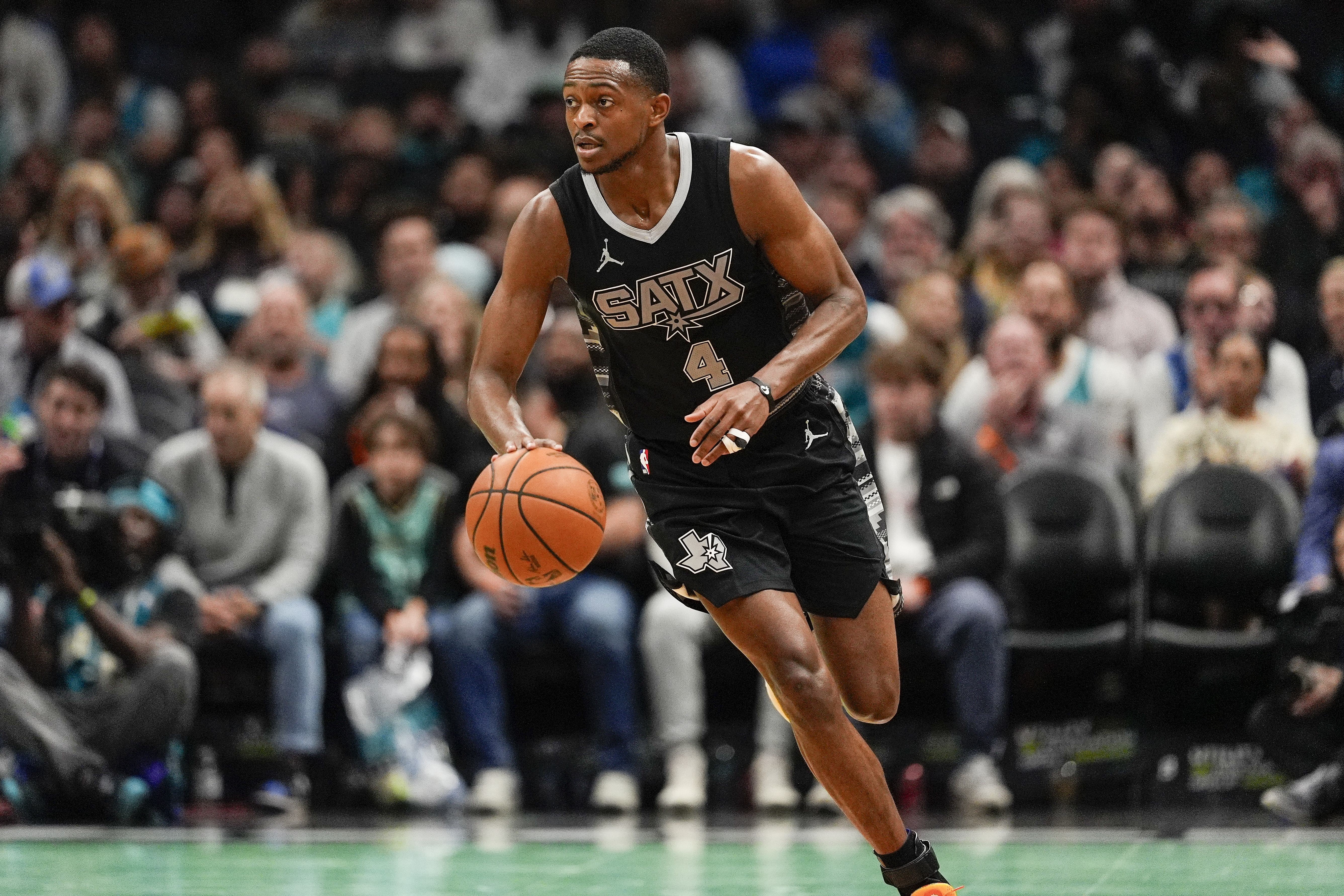  沖擊力十足！?？怂?4中7拿到30分4板6助 罰球18中15