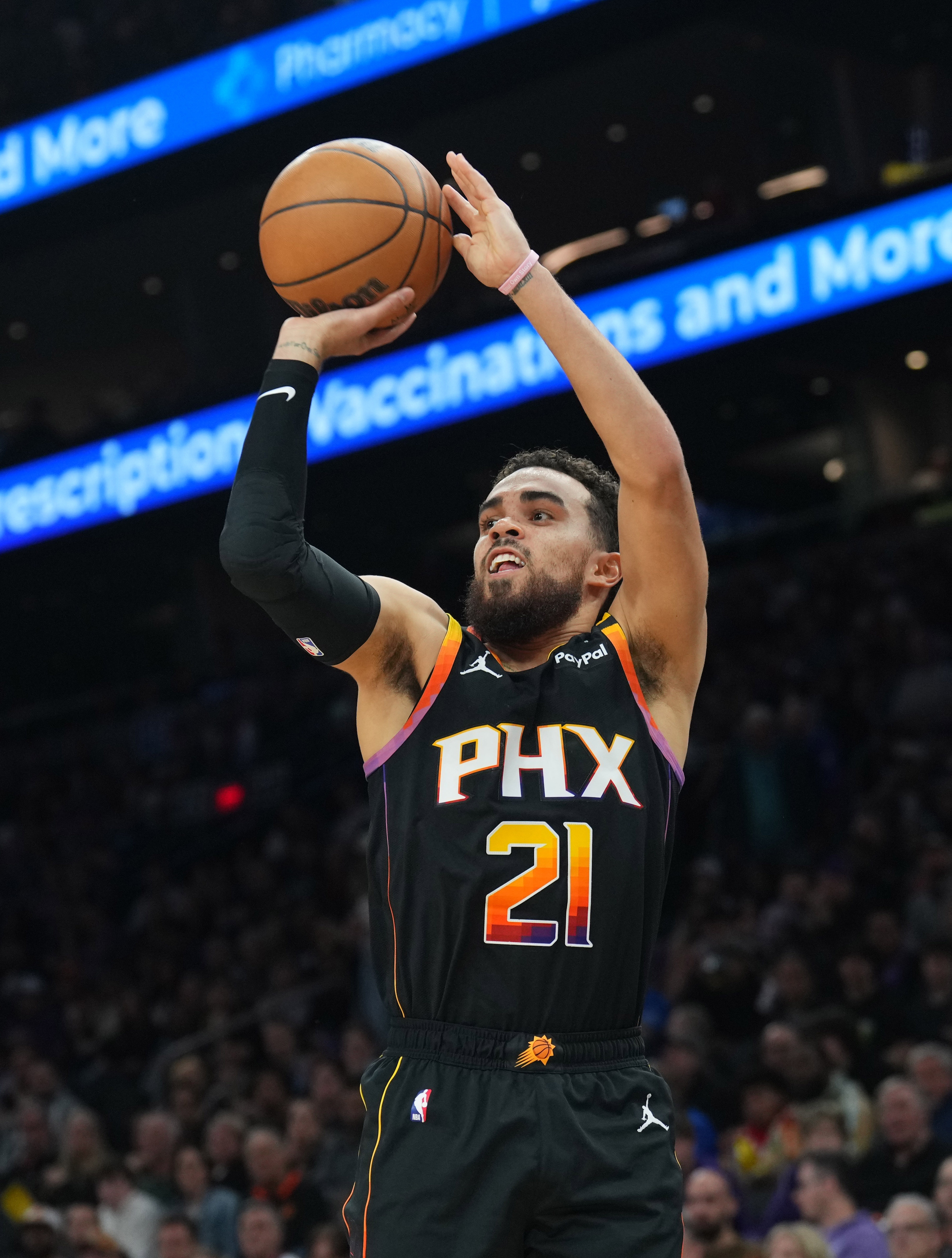  彈無虛發(fā)！泰厄斯-瓊斯替補出戰(zhàn) 三分6中6高效砍20分4助攻0失誤