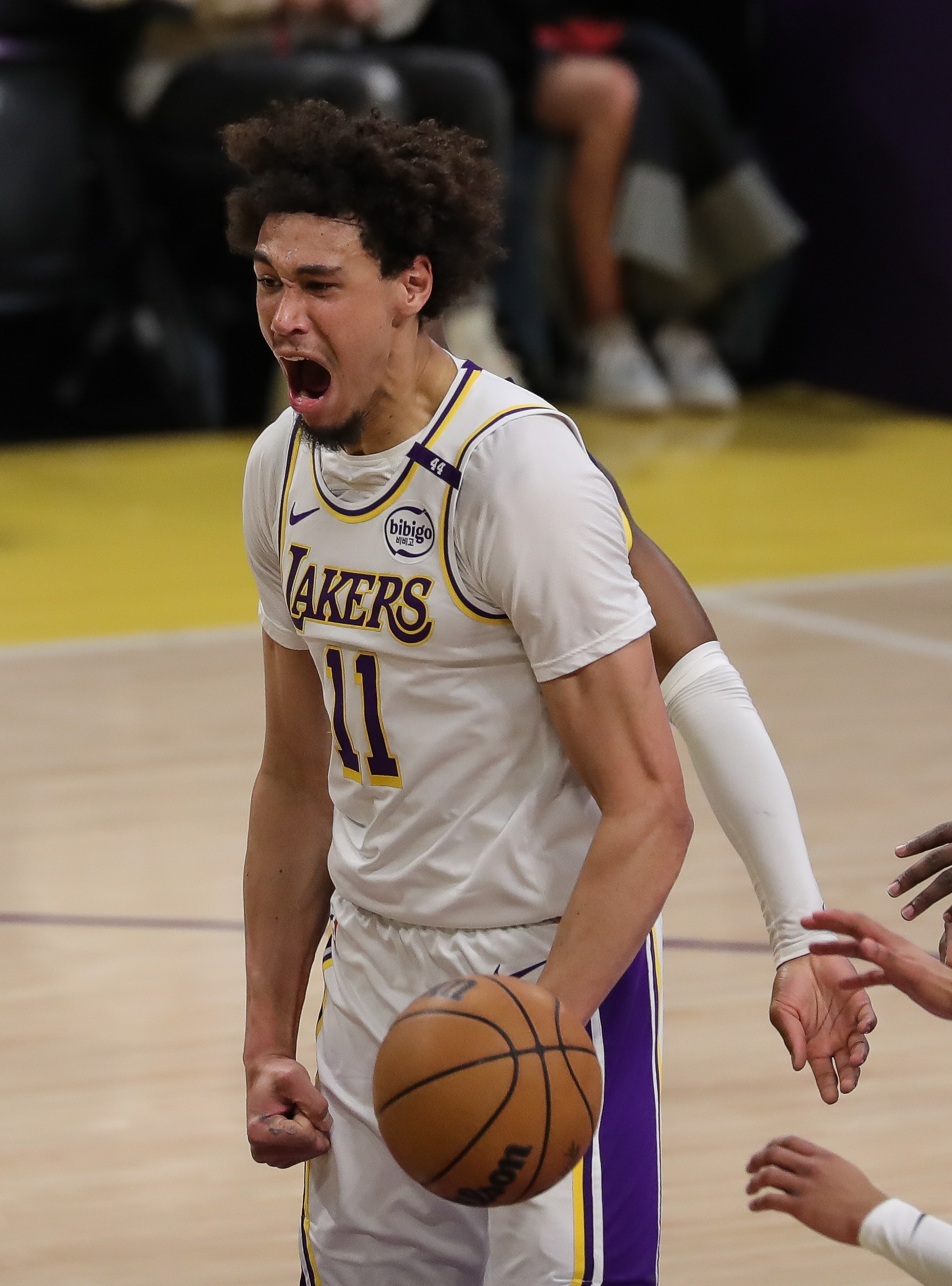  吃餅就行！海斯半場3中3拿到6分2助 正負(fù)值+12