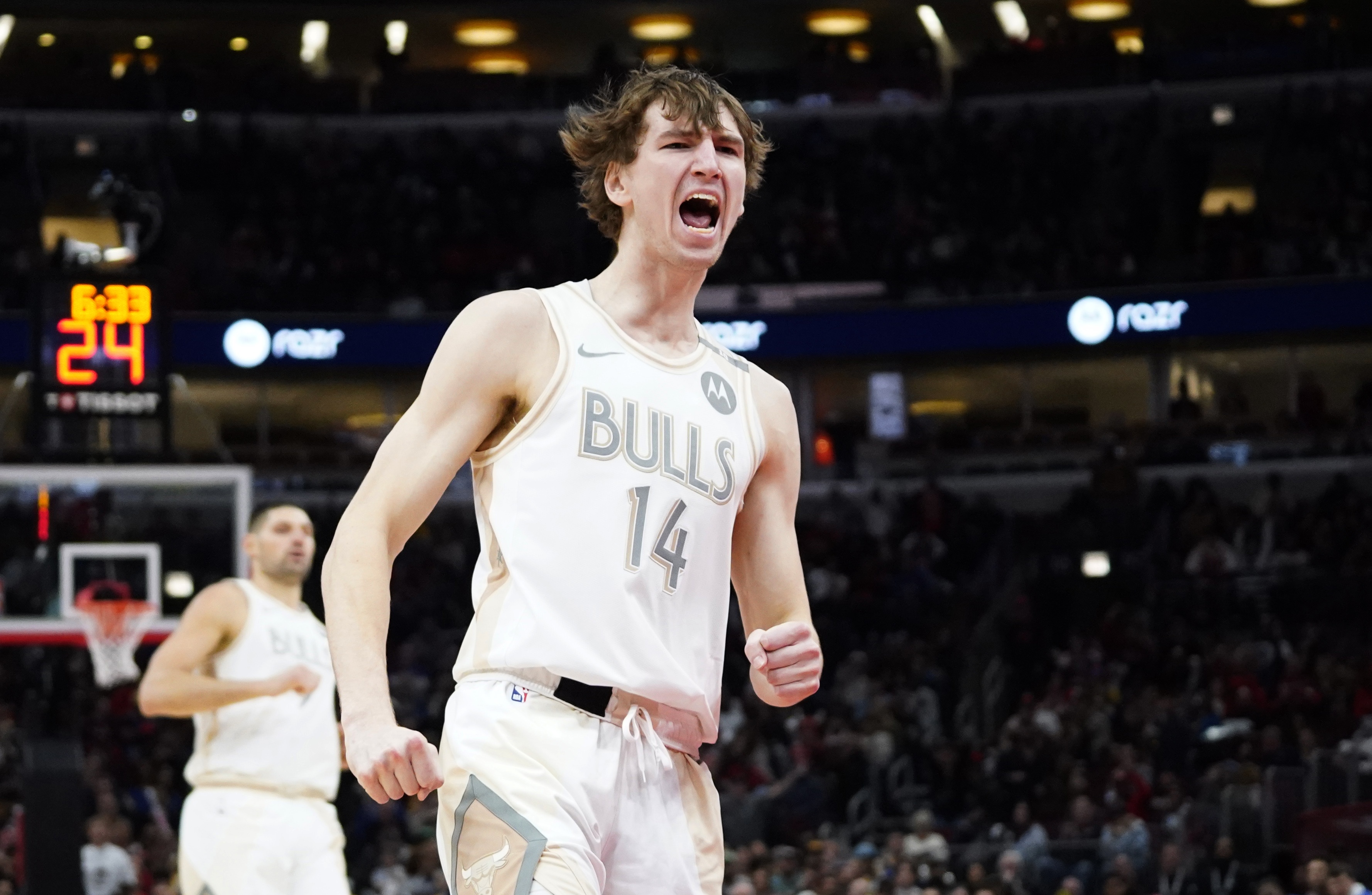  未來(lái)可期！布澤利斯出場(chǎng)不到30分鐘砍下30+ 公牛隊(duì)史新秀最年輕