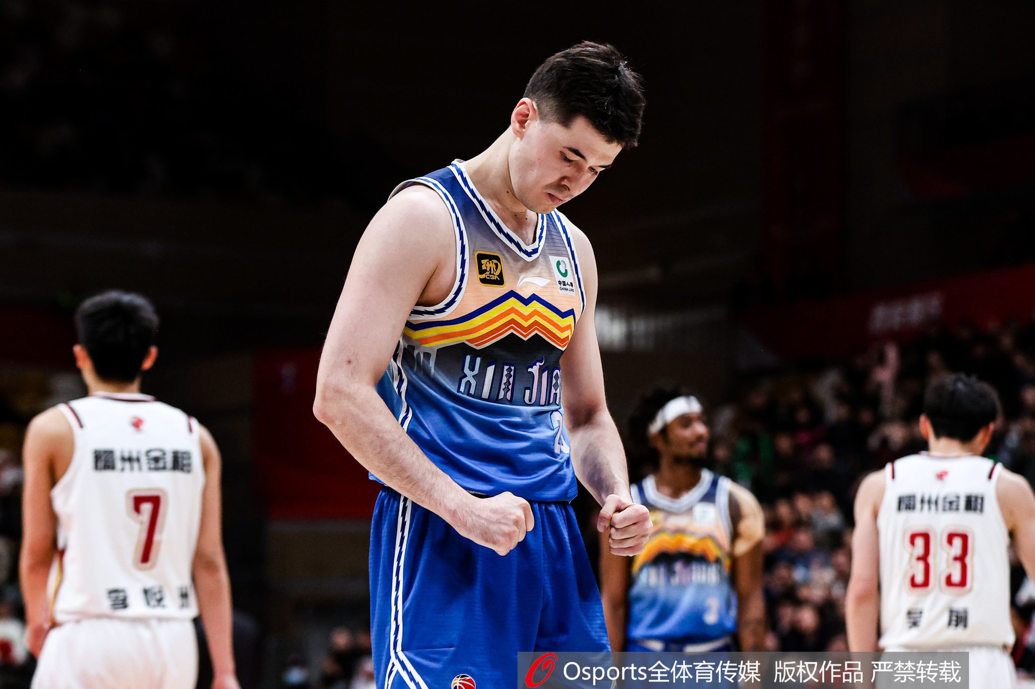  全能表現(xiàn)！阿不都沙拉木12中7拿到16分10板5助2帽 正負(fù)值+19