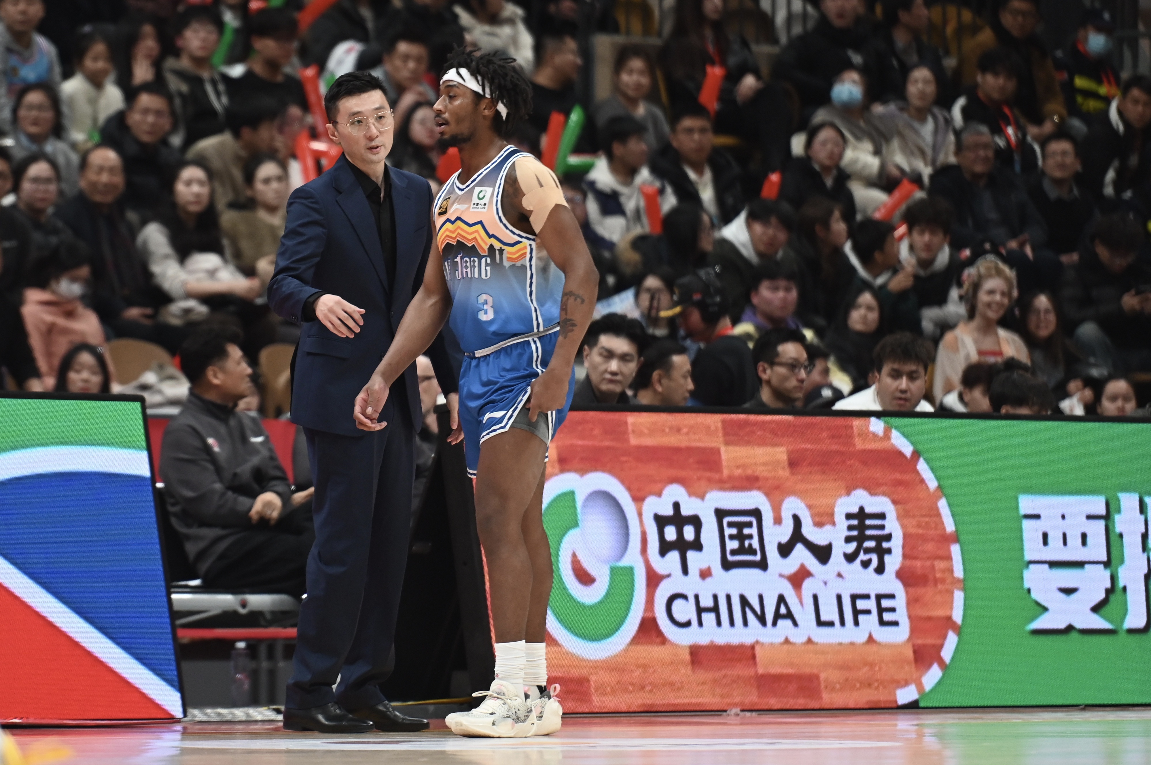  仍是4外援配置！新疆取消黑根斯的注冊 并重新注冊回皮特森