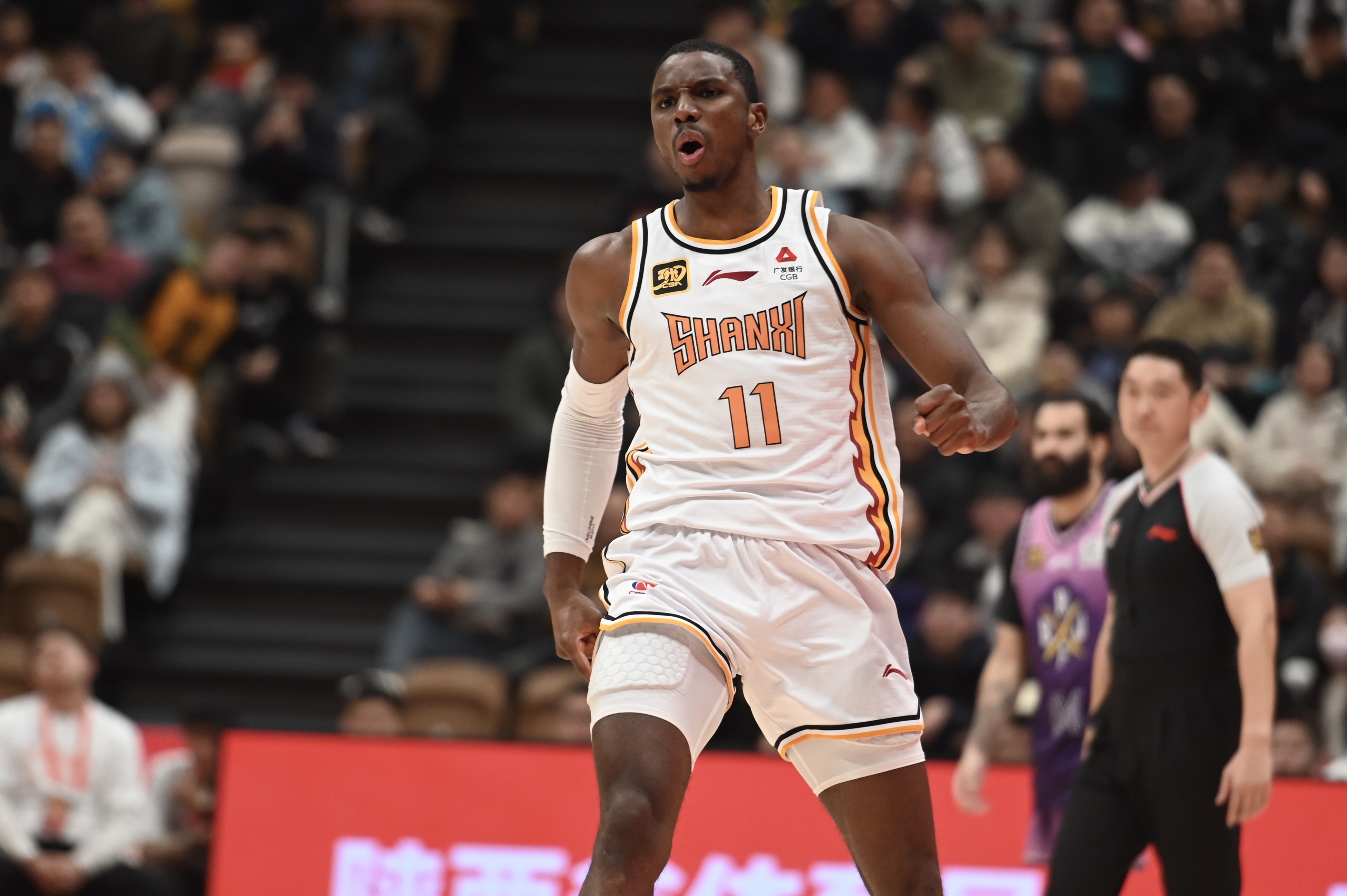  虧大了！迪亞洛本場(chǎng)又吃T累計(jì)9次 罰款5000元&缺戰(zhàn)下場(chǎng)對(duì)陣福建