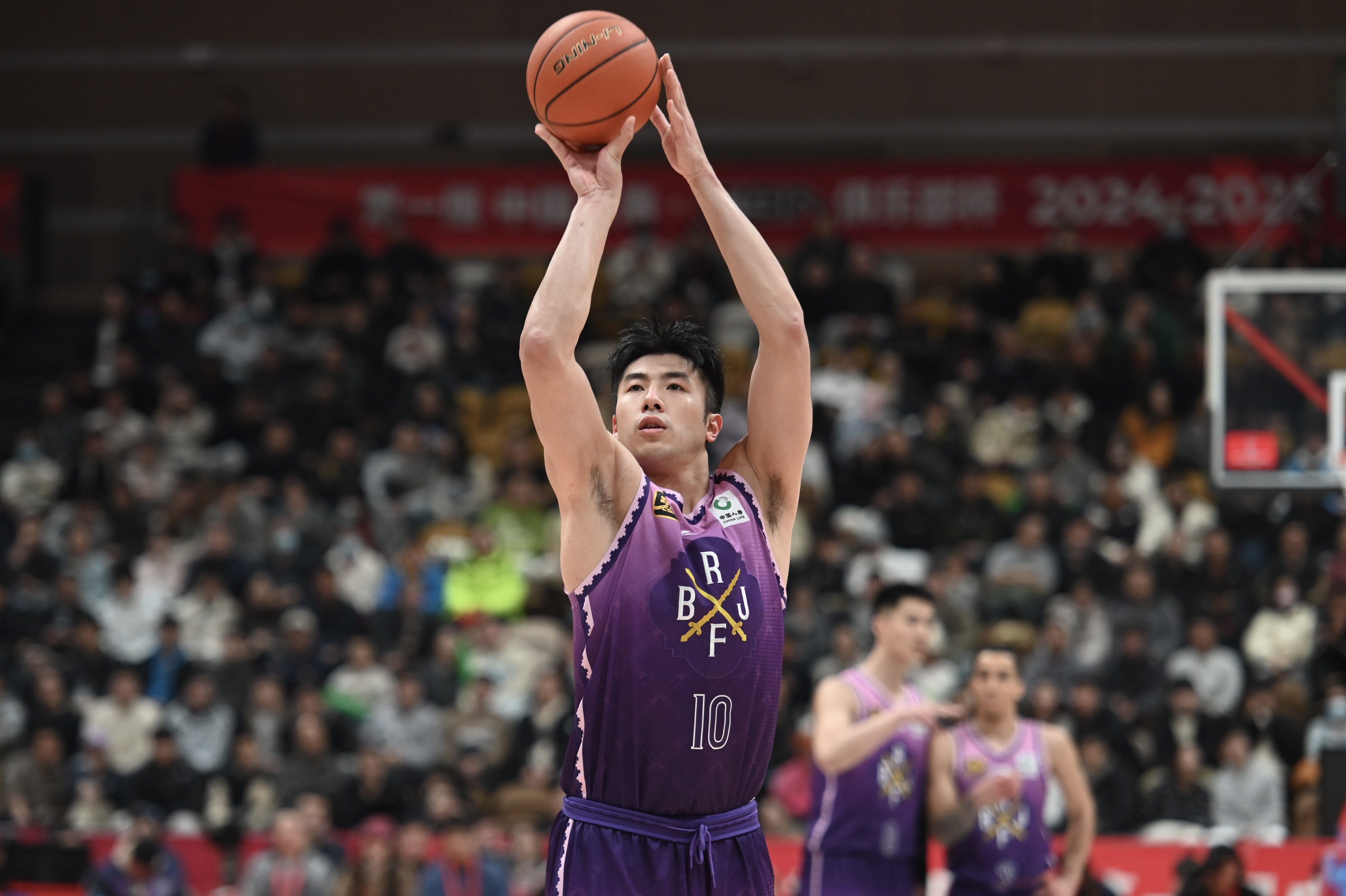  防比攻好！鄒雨宸11投僅3中拿到13分4板 但有6斷4帽