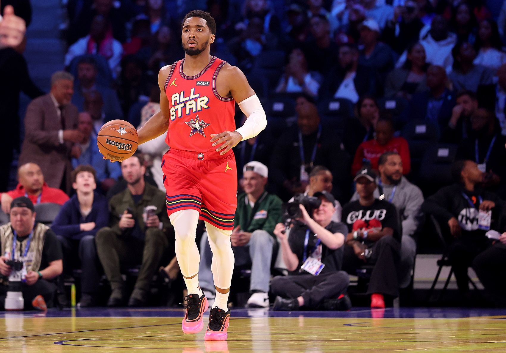  秀翻車了！米切爾7中0&三分4中0沒有得分進(jìn)賬 僅有3板2助1斷