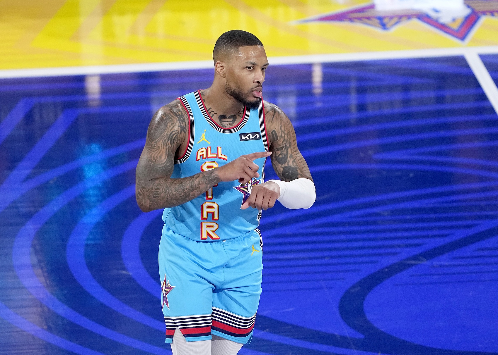  利拉德：此刻我需要和家人孩子在一起 期待克服困難&繼續(xù)職業(yè)生涯