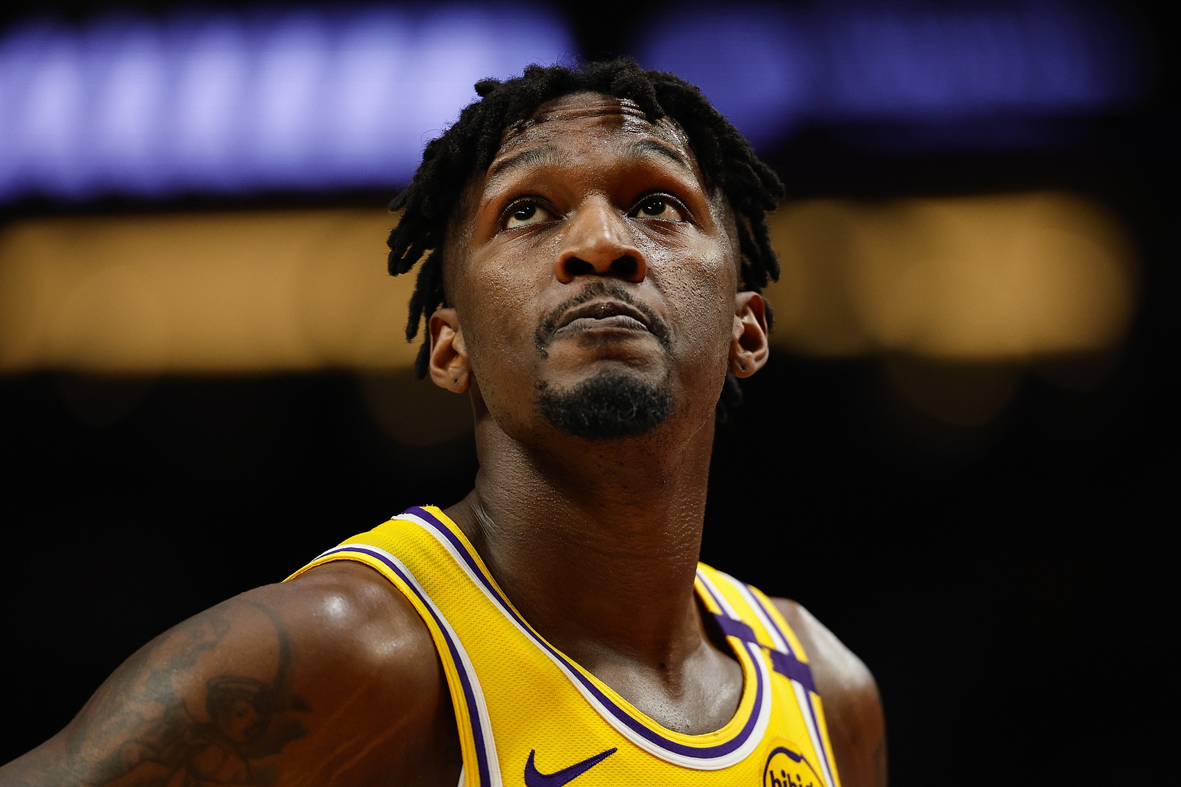  都挺差！芬尼-史密斯4中1得2分2板 古德溫3中1得4分3板