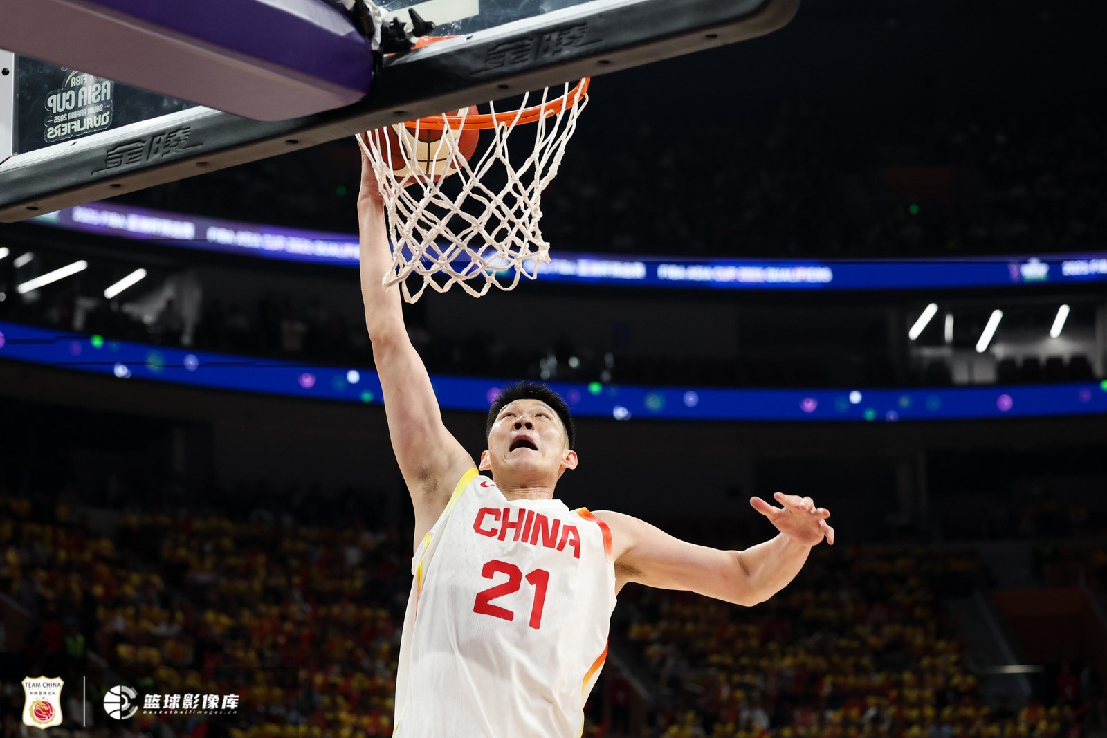  依舊穩(wěn)??！胡金秋7中5&2罰全中拿到12分 另有3板1斷