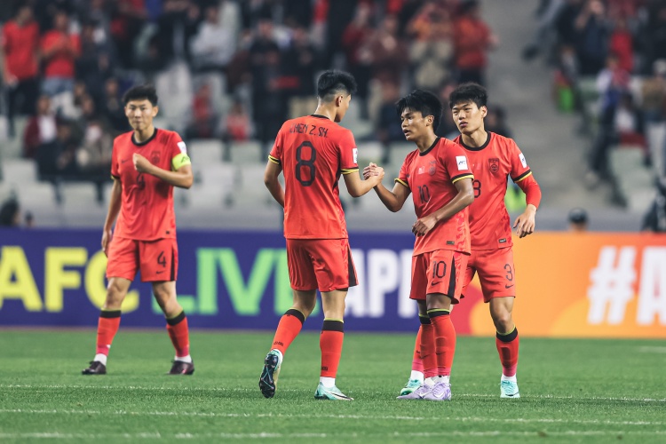  記者：別再批評(píng)球員教練了完全沒意義，堅(jiān)持目前方向就會(huì)有回報(bào)