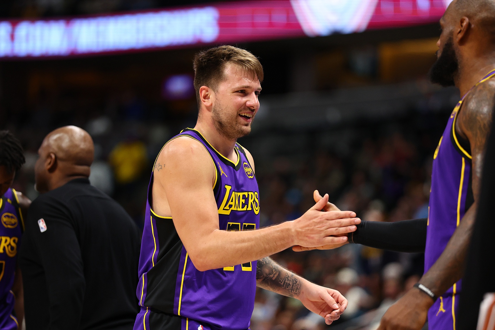  路威：你現(xiàn)在必須認真對待湖人 我對其唯一的擔(dān)心是隊內(nèi)最佳40了